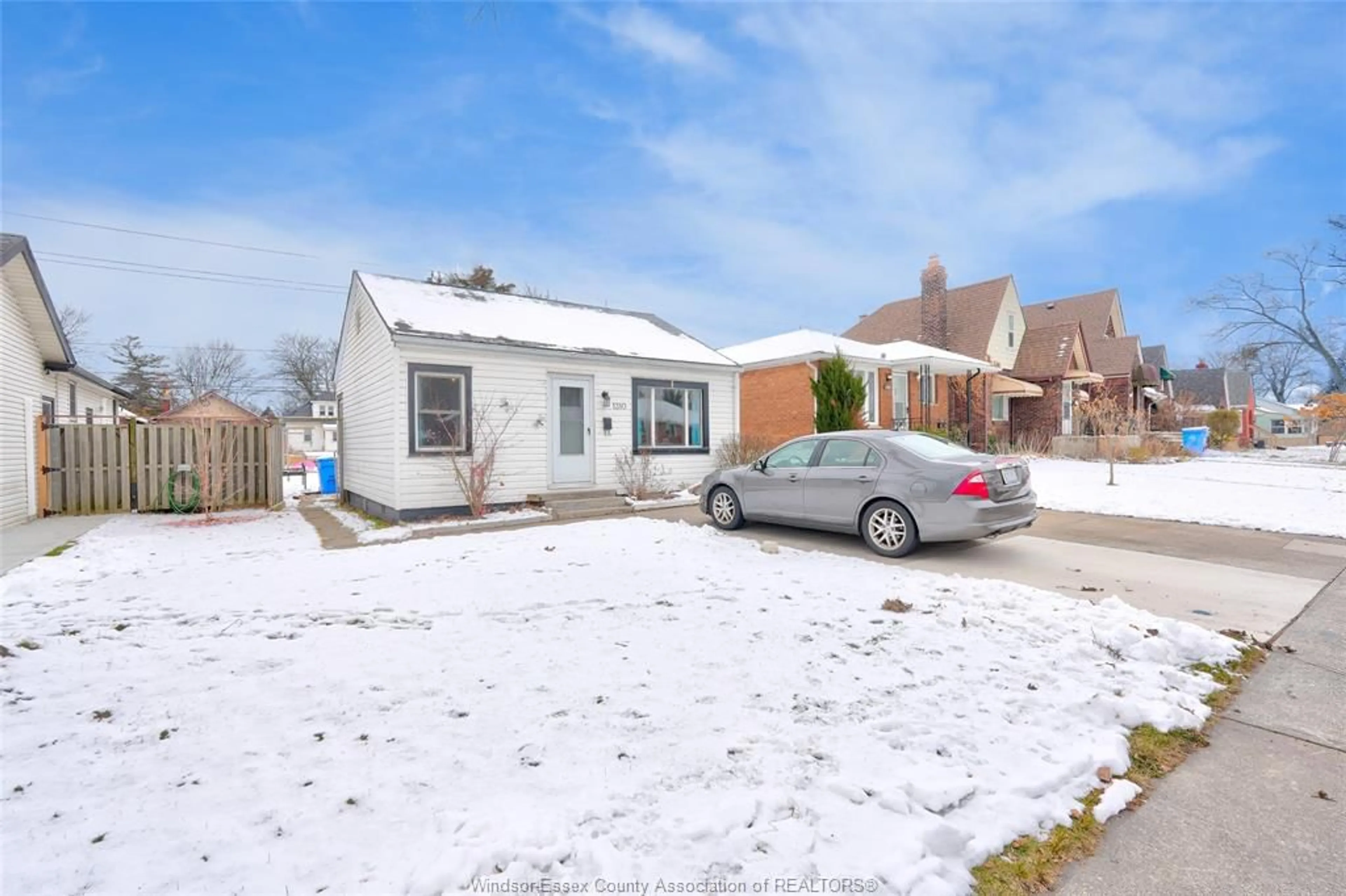 A pic from outside/outdoor area/front of a property/back of a property/a pic from drone, street for 1310 JANETTE Ave, Windsor Ontario N8X 1Y6