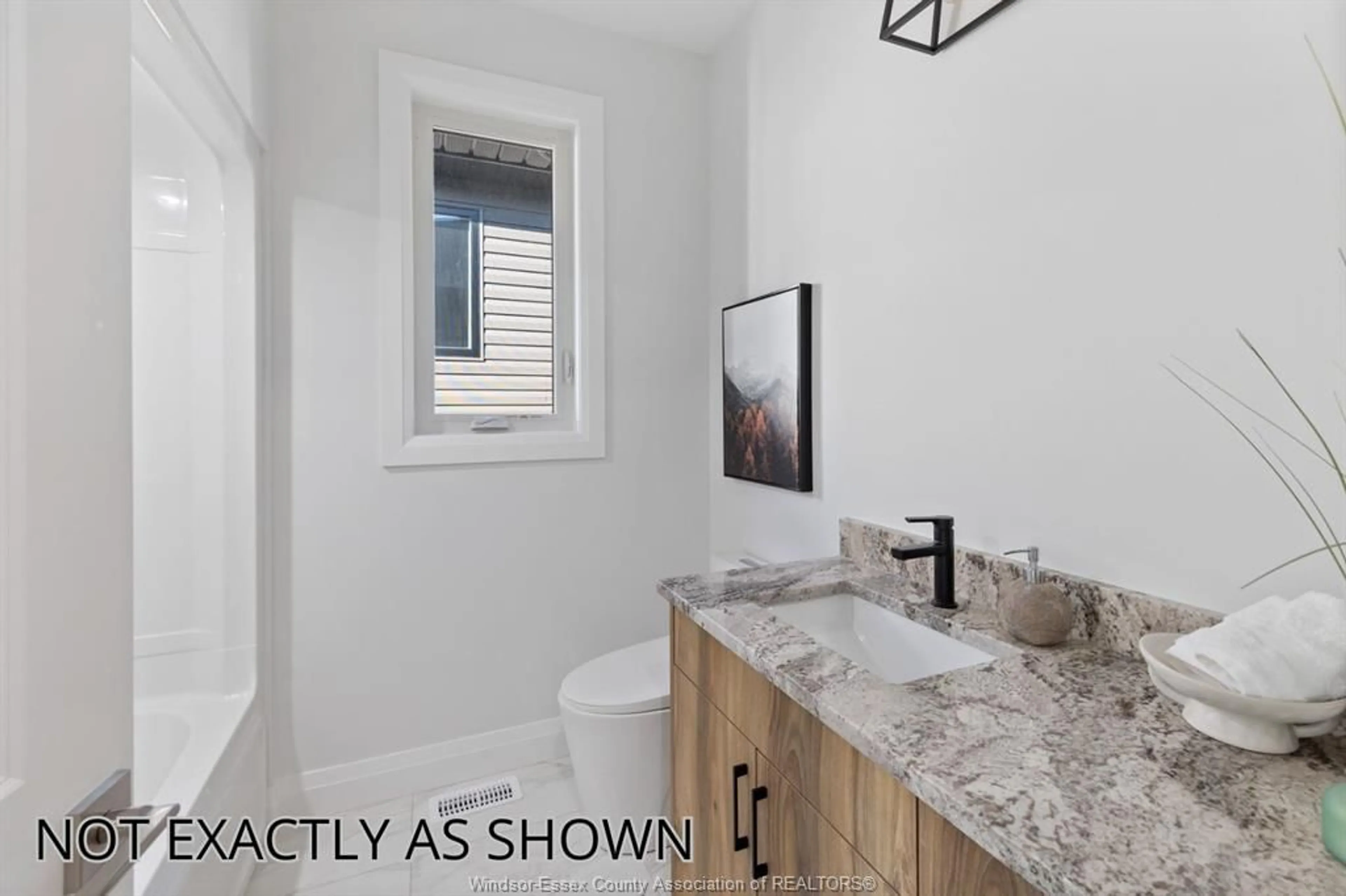 Contemporary bathroom, ceramic/tile floor for 26 Hawthorne Cres, Tilbury Ontario N0P 2L0