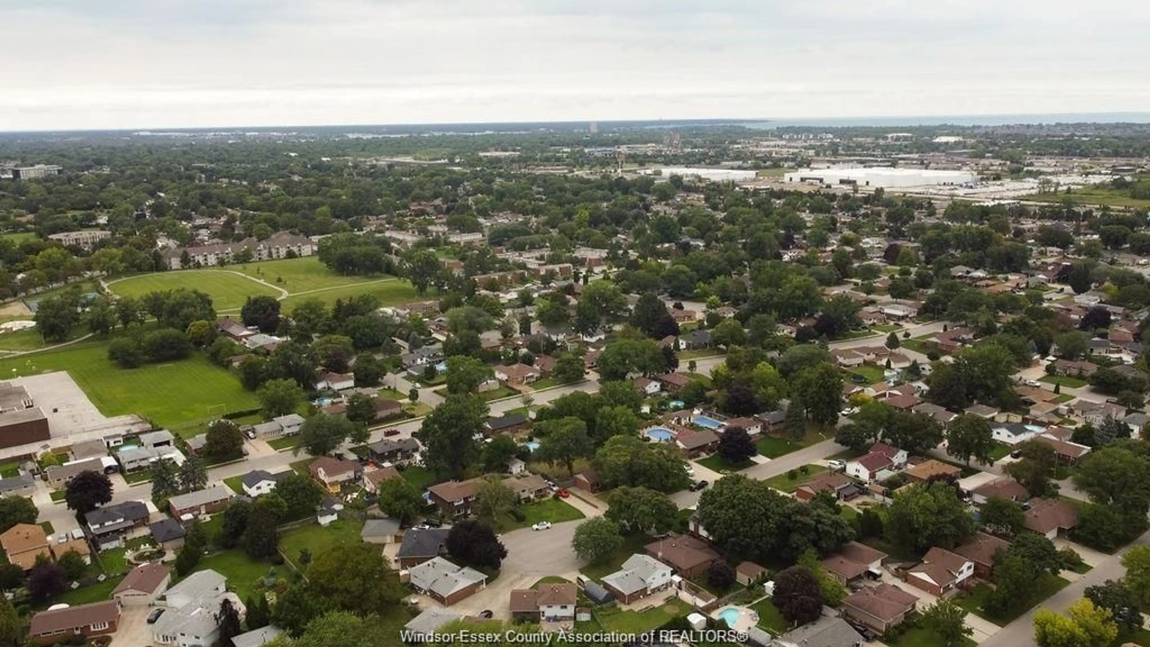 A pic from outside/outdoor area/front of a property/back of a property/a pic from drone, unknown for 5440 LYNDON, Windsor Ontario N8T 1N8