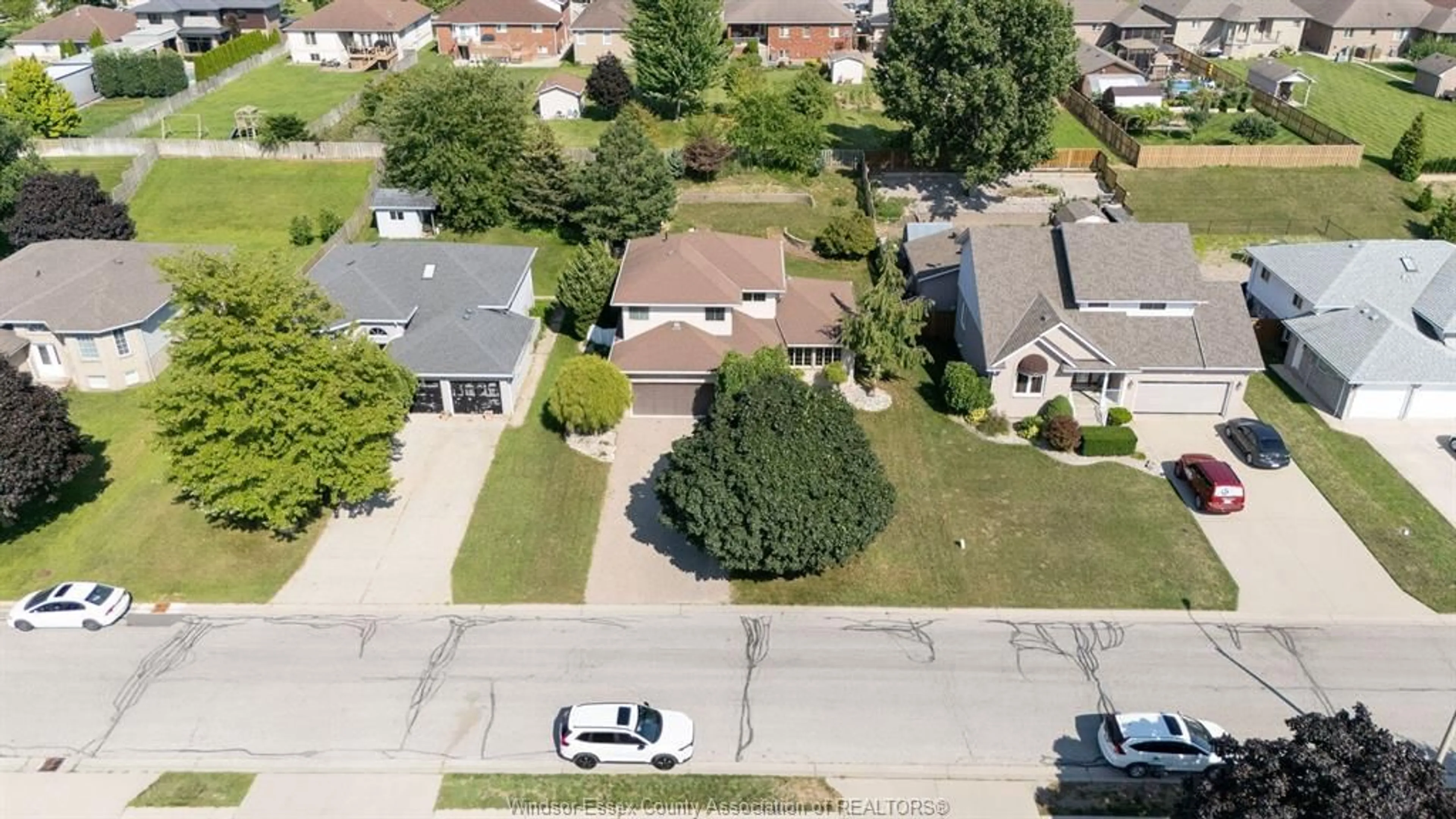 A pic from outside/outdoor area/front of a property/back of a property/a pic from drone, street for 28 CARTER Ave, Leamington Ontario N8H 5E1