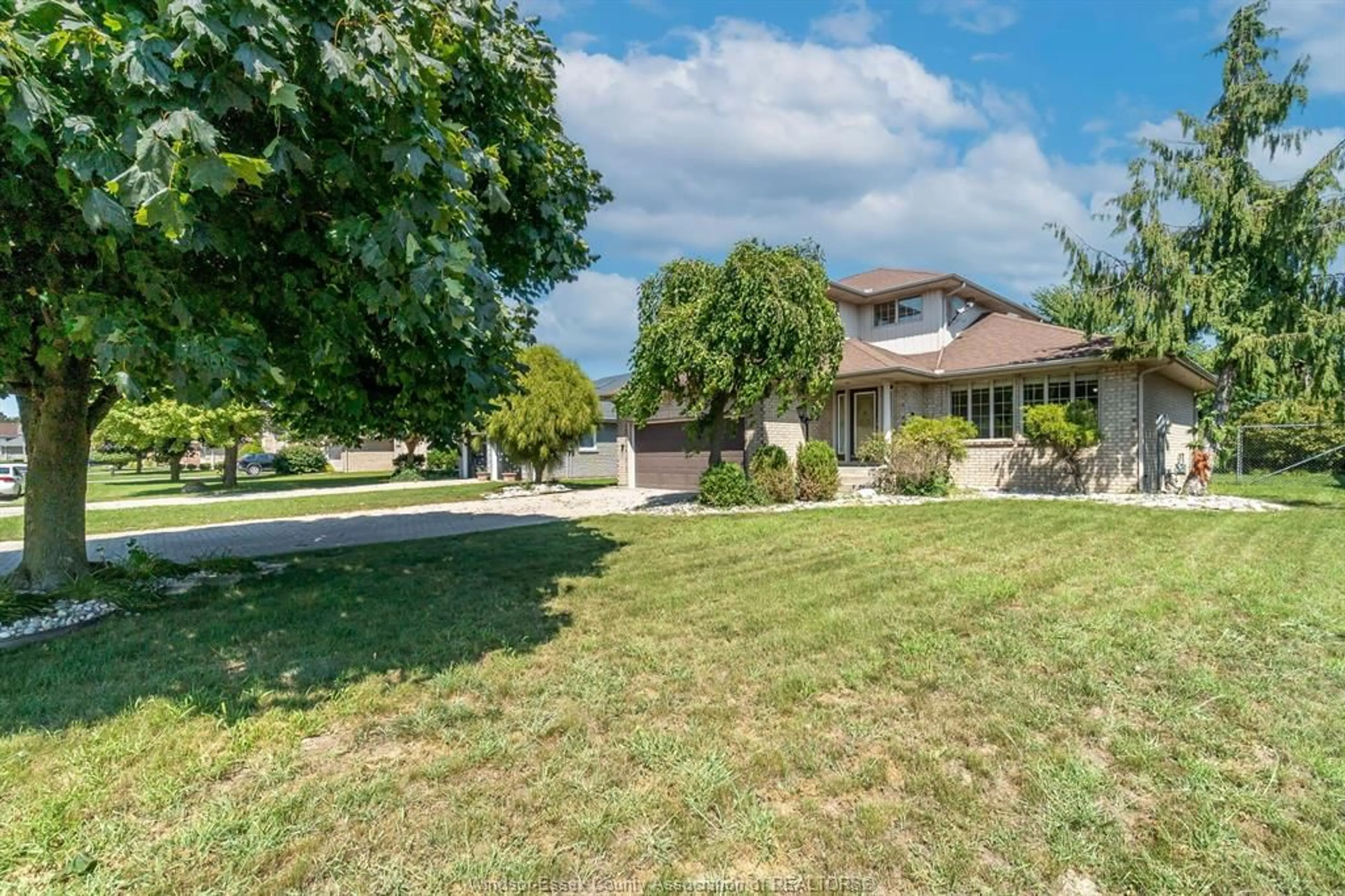 A pic from outside/outdoor area/front of a property/back of a property/a pic from drone, street for 28 CARTER Ave, Leamington Ontario N8H 5E1