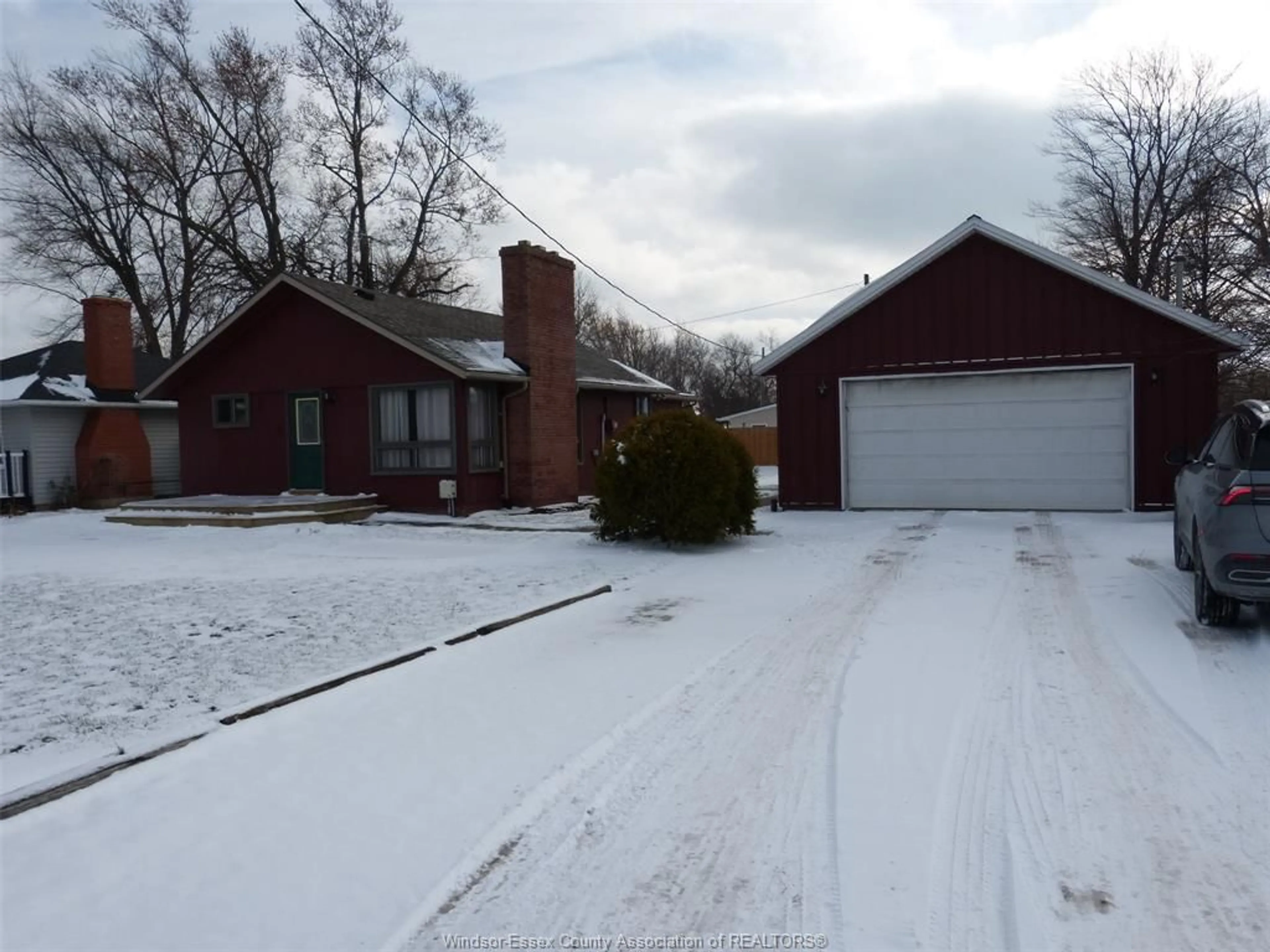 A pic from outside/outdoor area/front of a property/back of a property/a pic from drone, street for 2410 FOX RUN, Leamington Ontario N7M 4P2