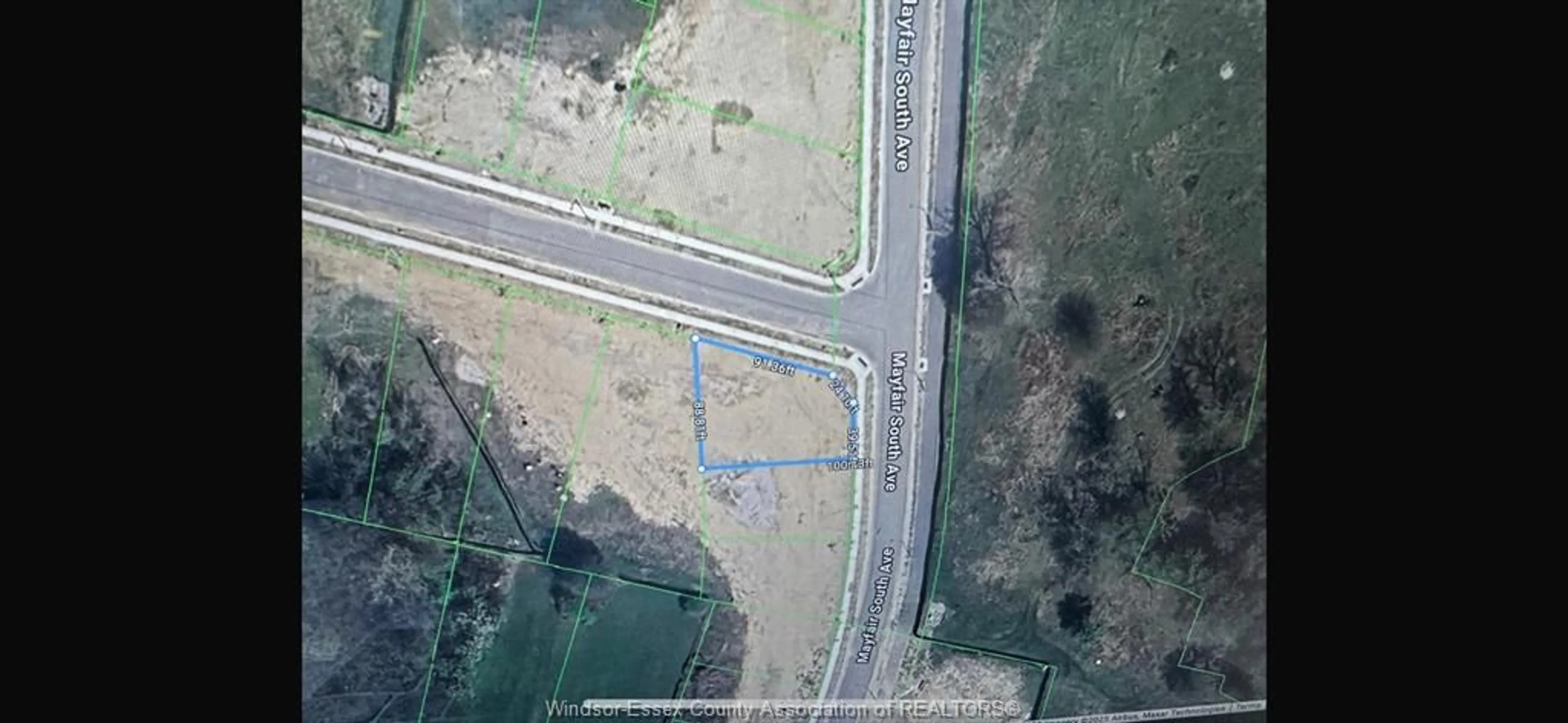 A pic from outside/outdoor area/front of a property/back of a property/a pic from drone, unknown for 2532 MAYFAIR, LaSalle Ontario N9J 0E5