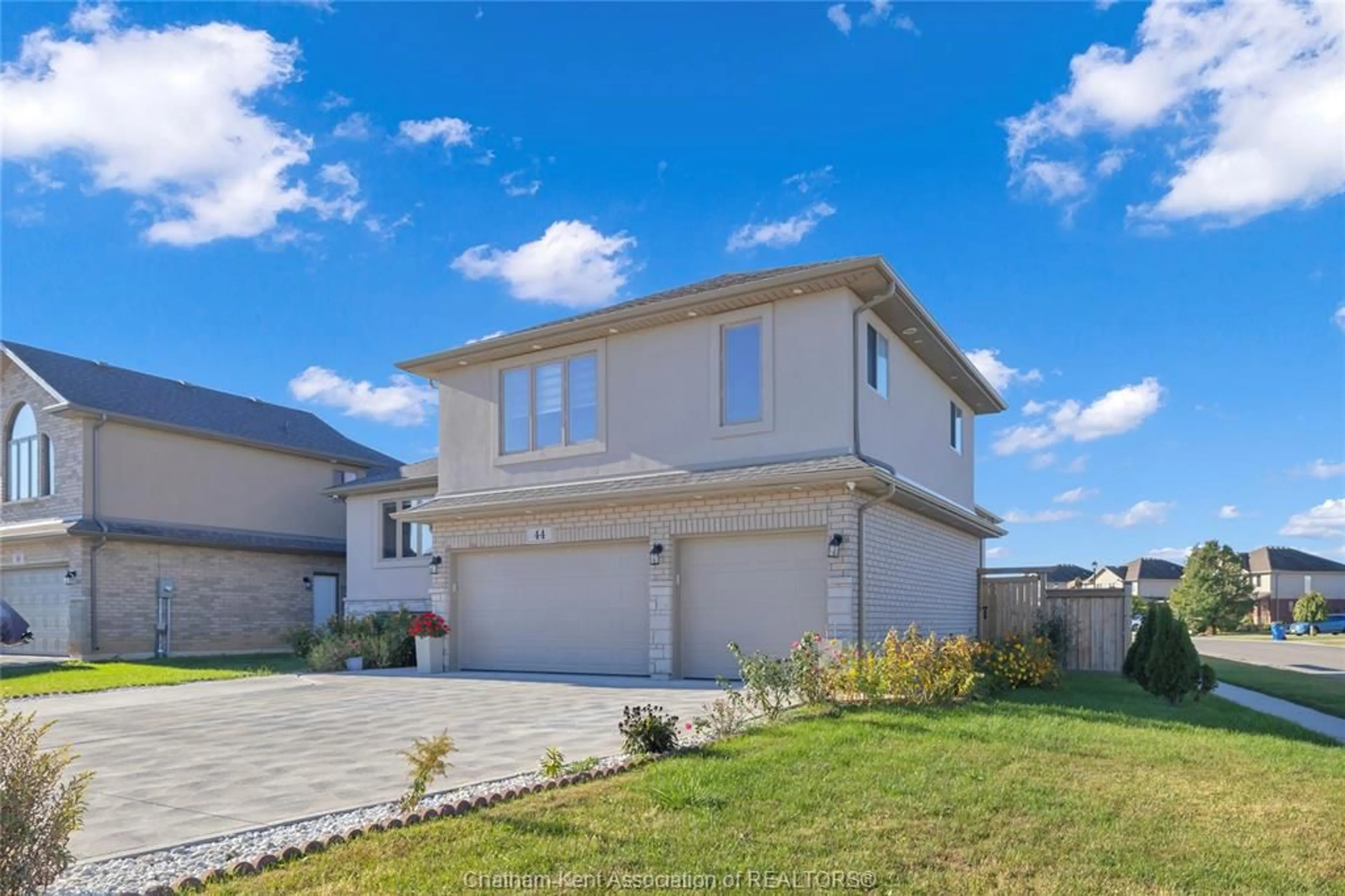 A pic from outside/outdoor area/front of a property/back of a property/a pic from drone, street for 44 Peachtree Lane, Chatham Ontario N7L 0B3