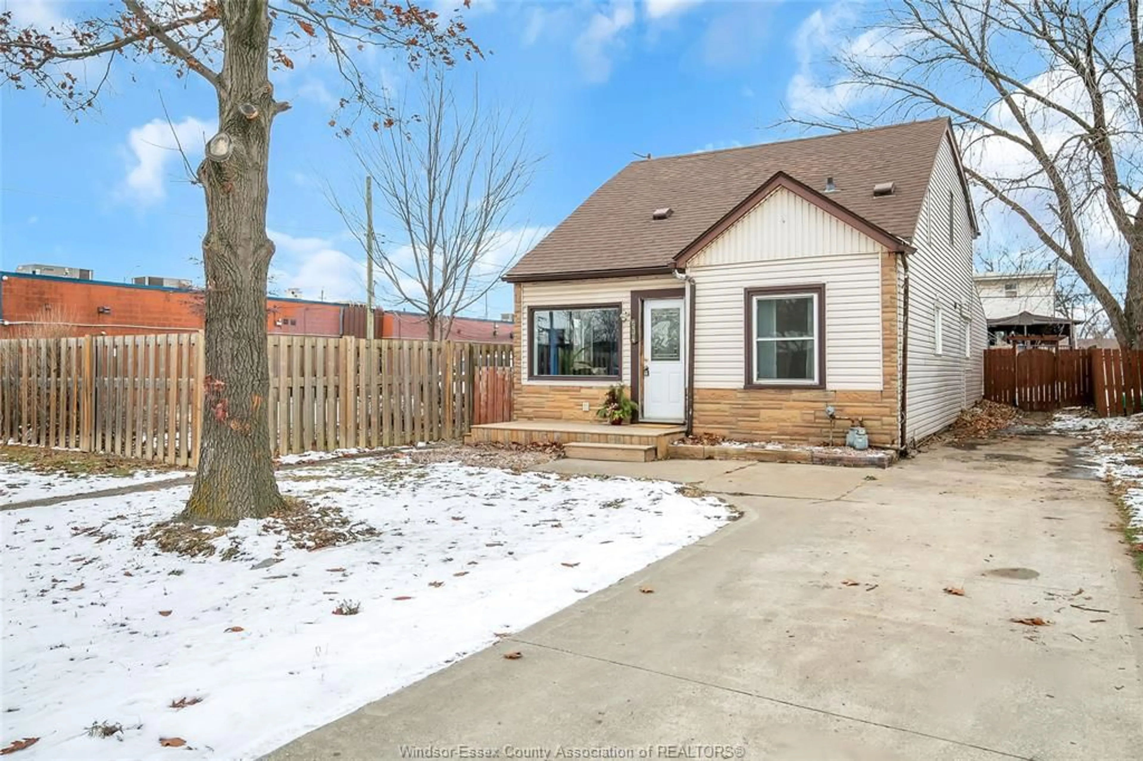 Unknown for 534 VANIER, Windsor Ontario N8X 3E1