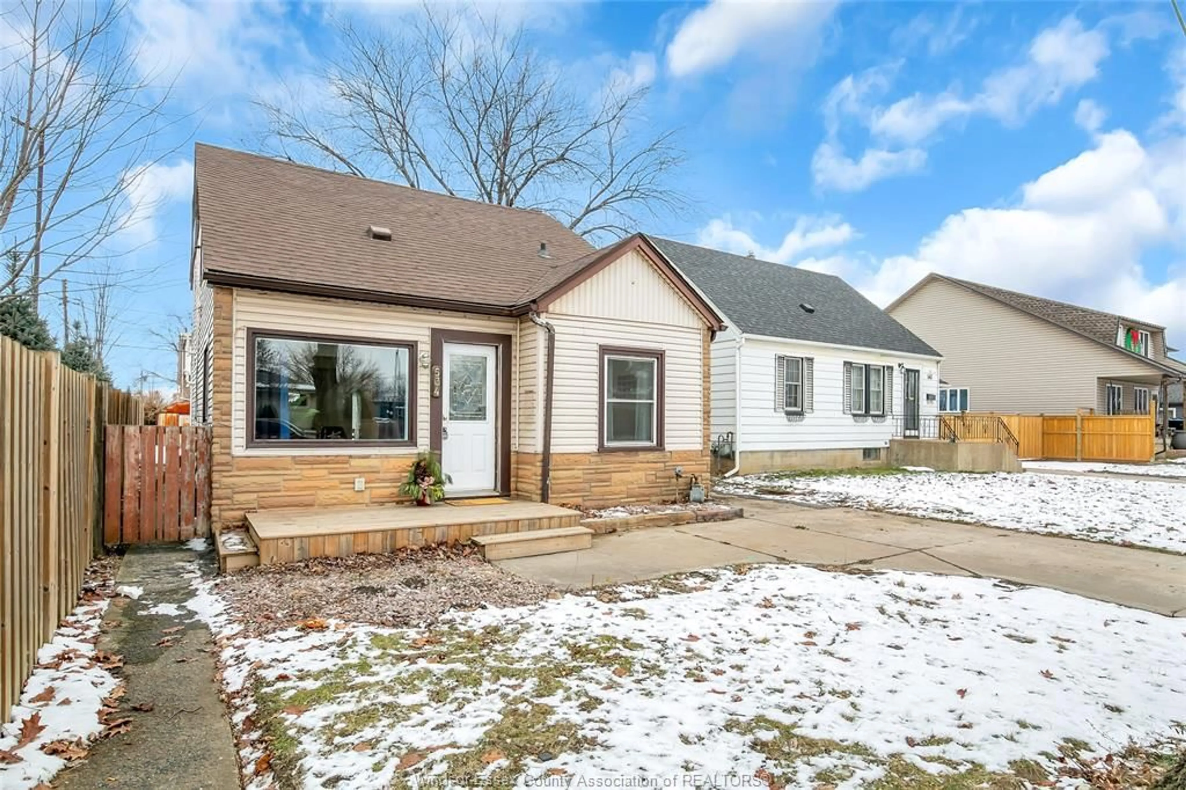 Unknown for 534 VANIER, Windsor Ontario N8X 3E1