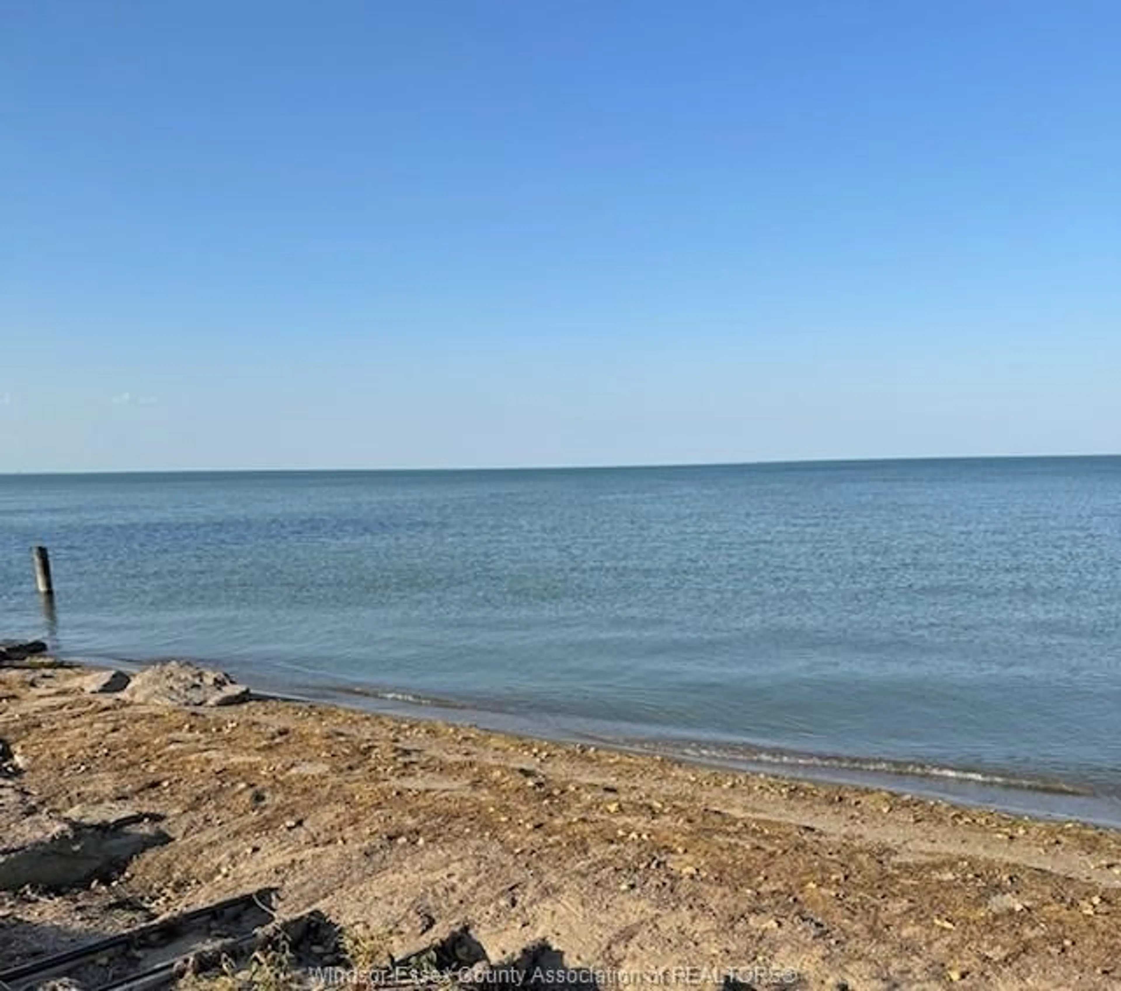 A pic of a room for 670 OLD TECUMSEH Rd, Lakeshore Ontario N0R 1A0