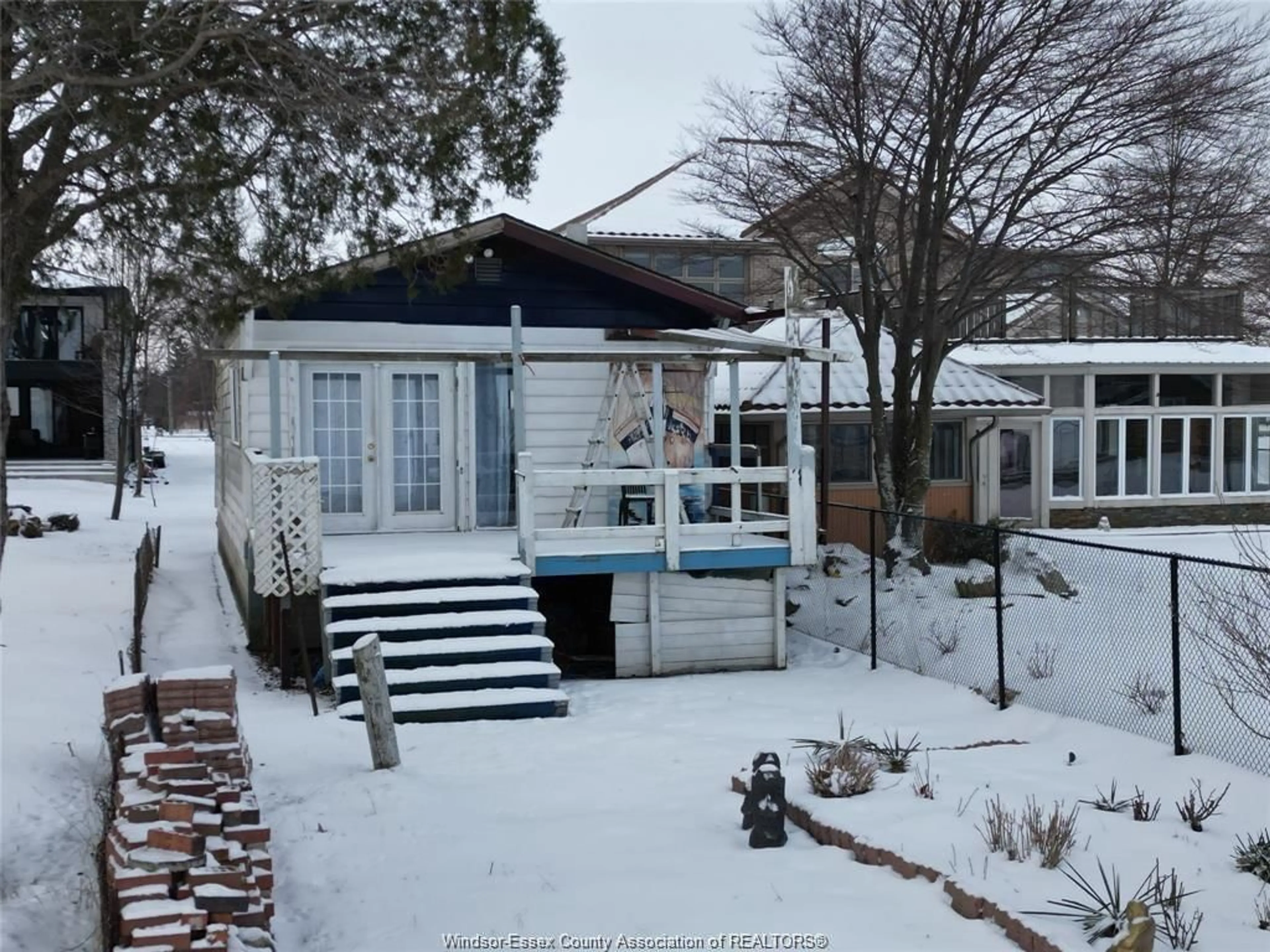 A pic from outside/outdoor area/front of a property/back of a property/a pic from drone, unknown for 670 OLD TECUMSEH Rd, Lakeshore Ontario N0R 1A0