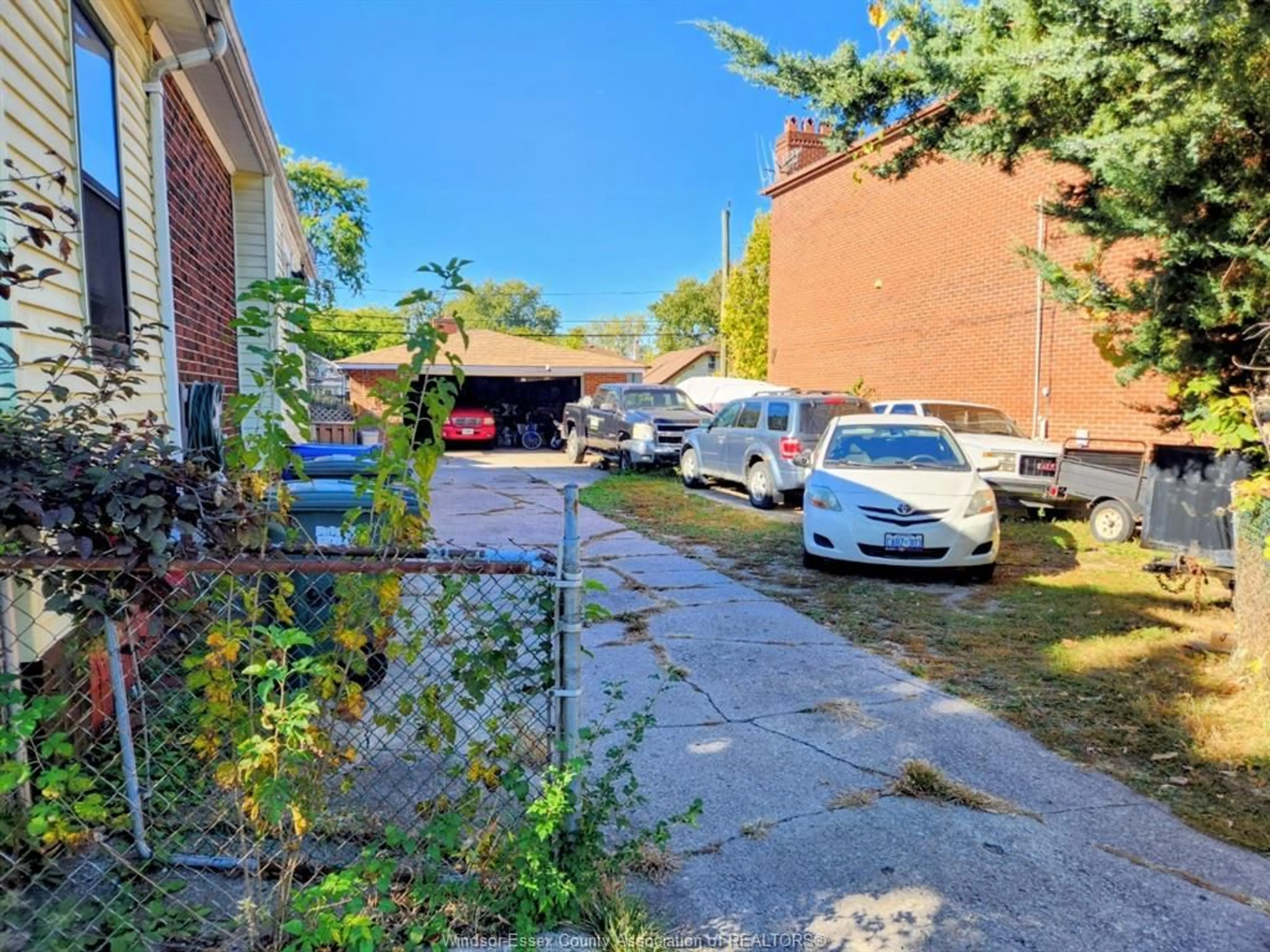 A pic from outside/outdoor area/front of a property/back of a property/a pic from drone, street for 957 Campbell Ave, Windsor Ontario N9B 2J4
