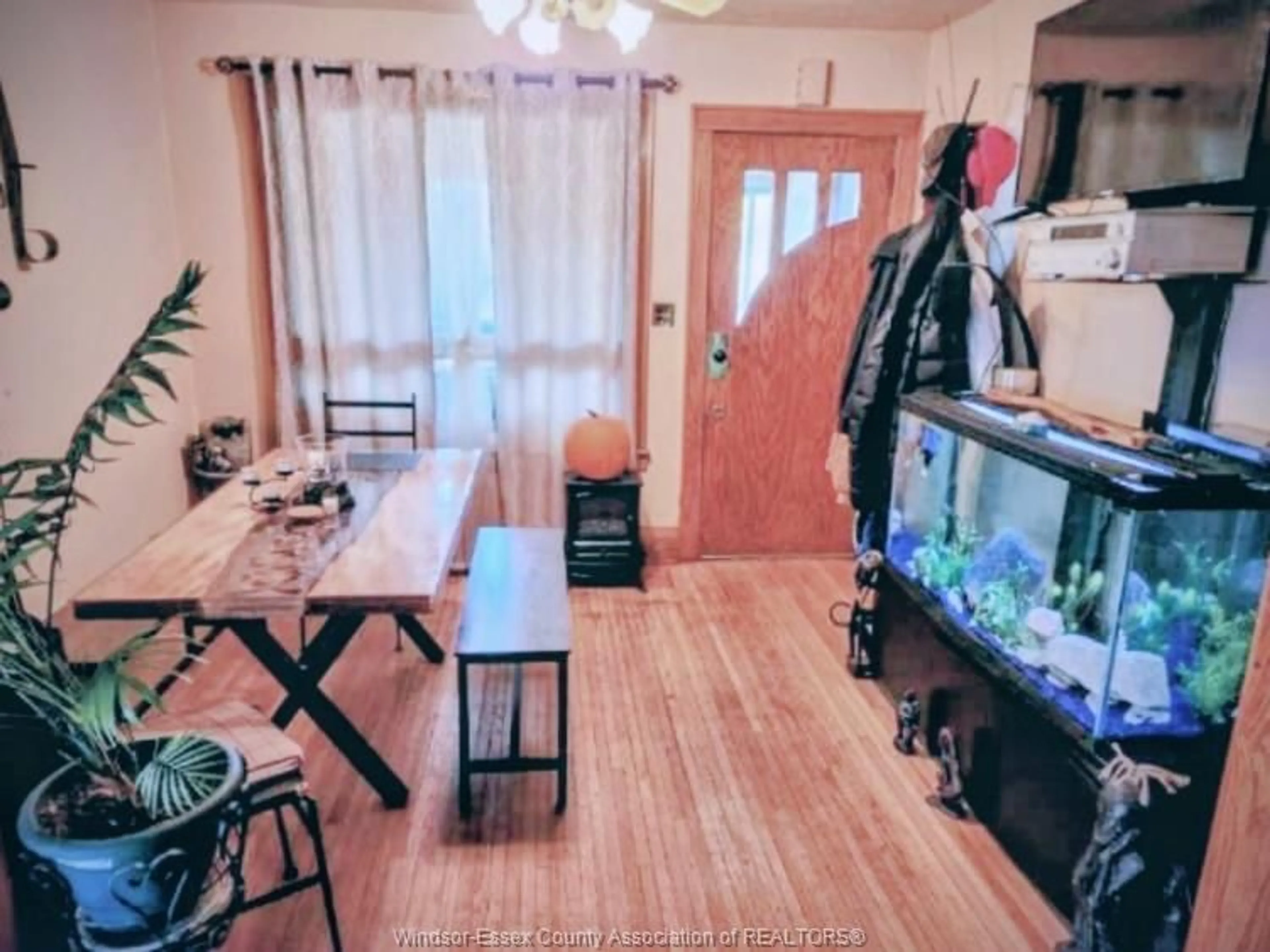 Unknown for 957 Campbell Ave, Windsor Ontario N9B 2J4