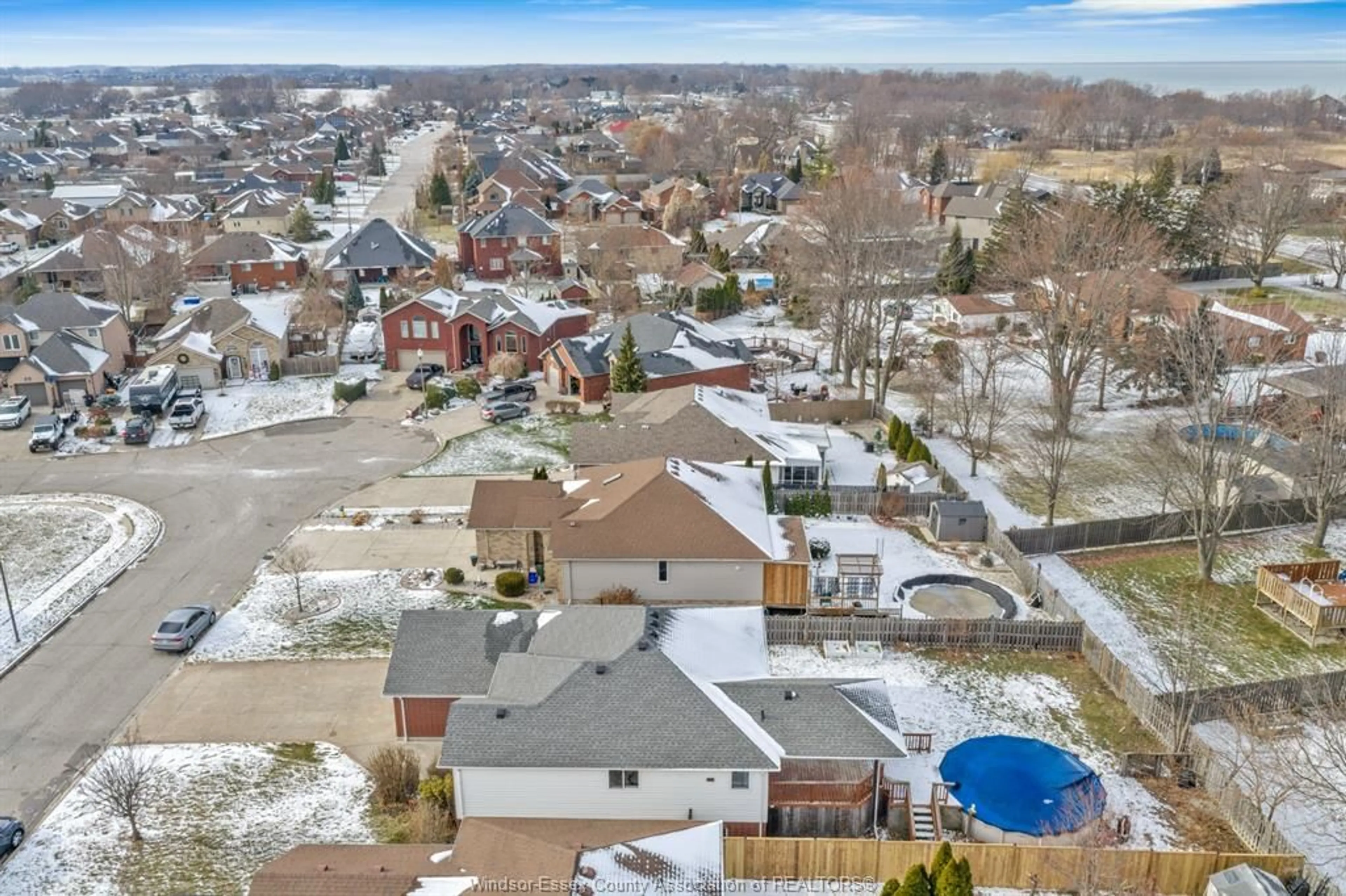 A pic from outside/outdoor area/front of a property/back of a property/a pic from drone, unknown for 1418 MCMAHON, Lakeshore Ontario N8L 0R1