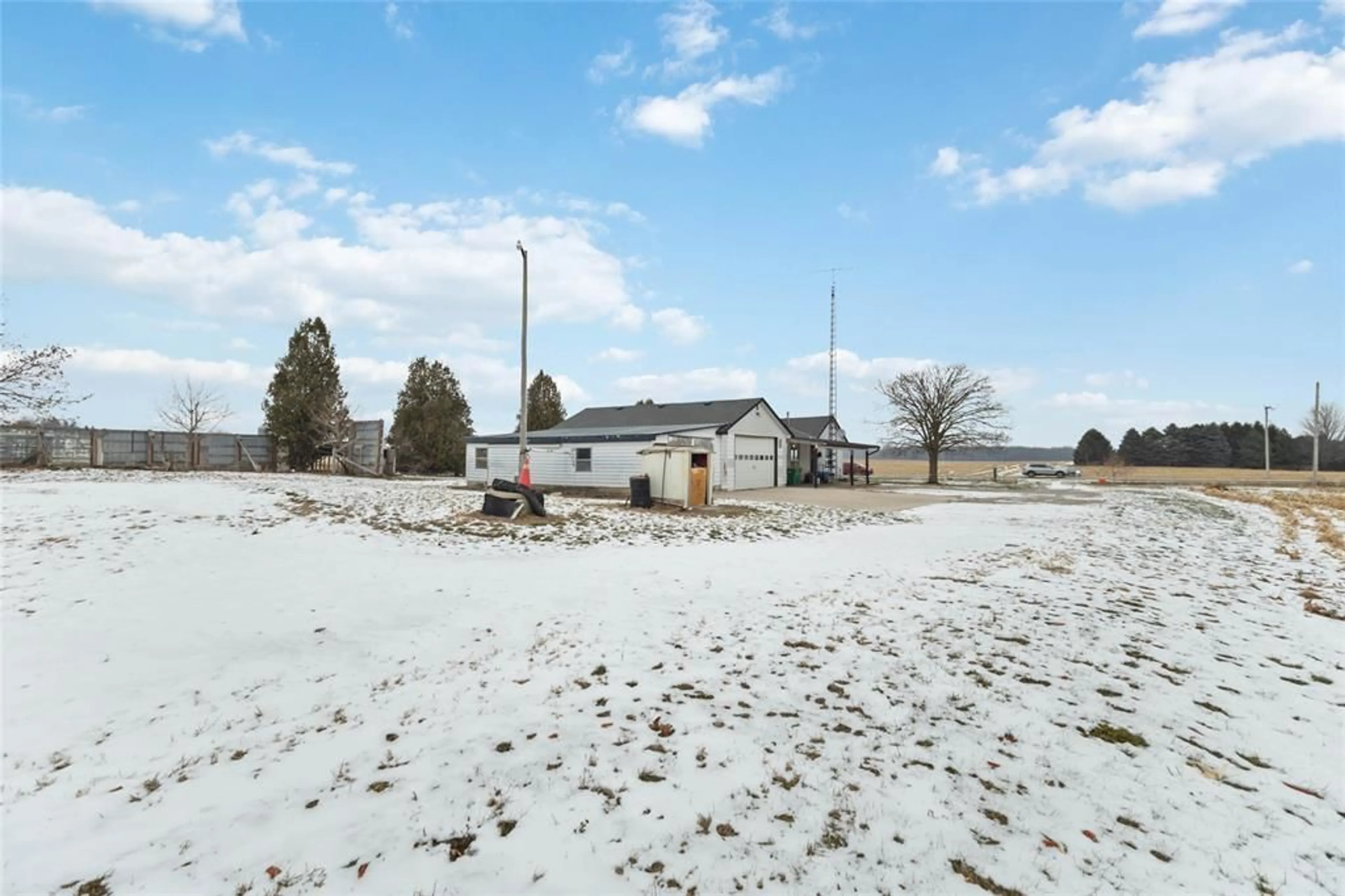 A pic from outside/outdoor area/front of a property/back of a property/a pic from drone, unknown for 22821 Thames Rd, Appin Ontario N0L 1A0