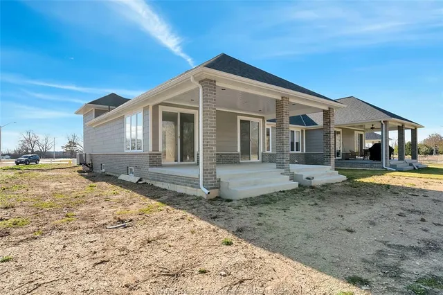 31 SANDCASTLE, Amherstburg 3