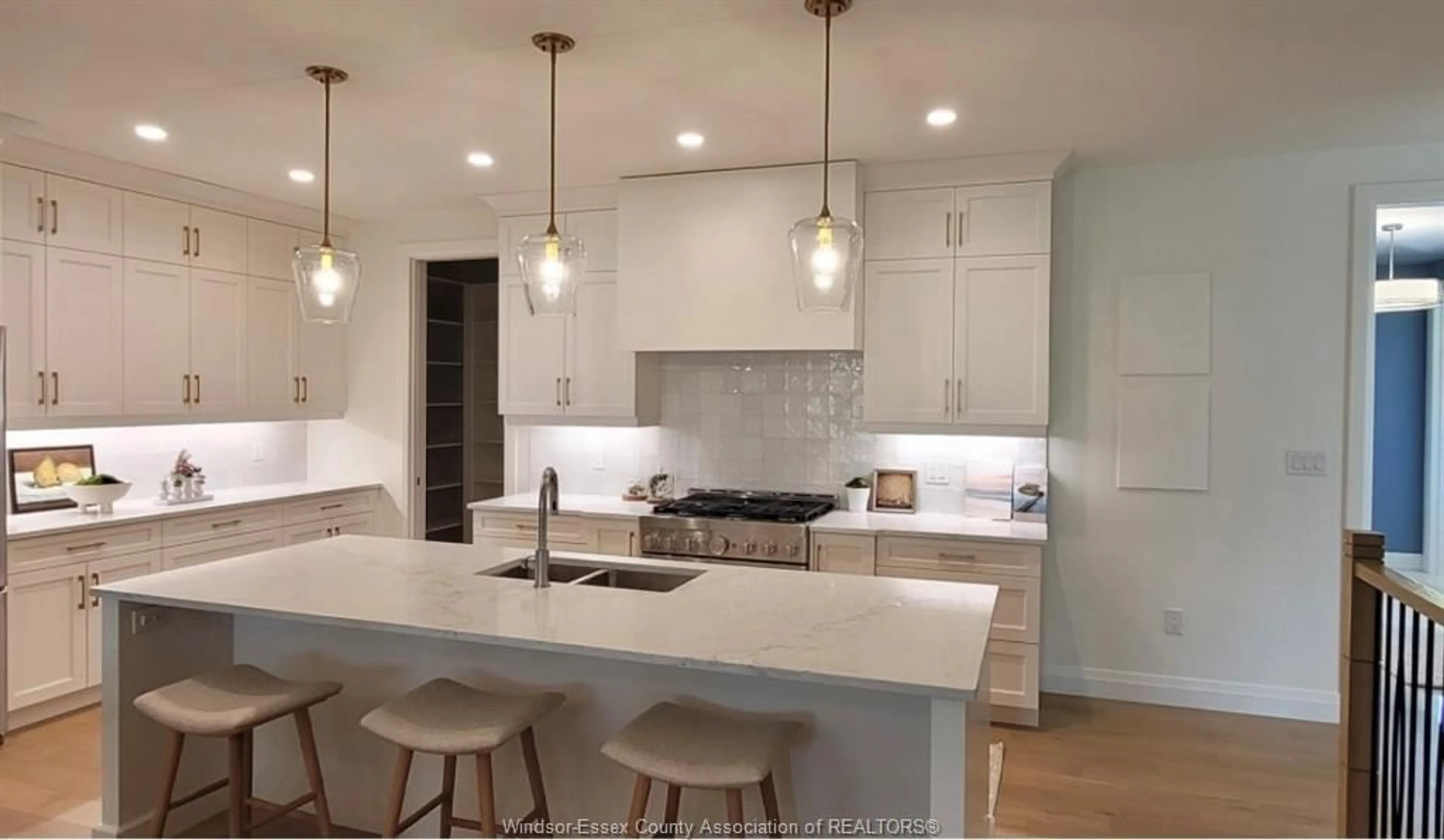 Open concept kitchen, ceramic/tile floor for 76 BOBLO ISLAND Blvd, Amherstburg Ontario N9V 0H7