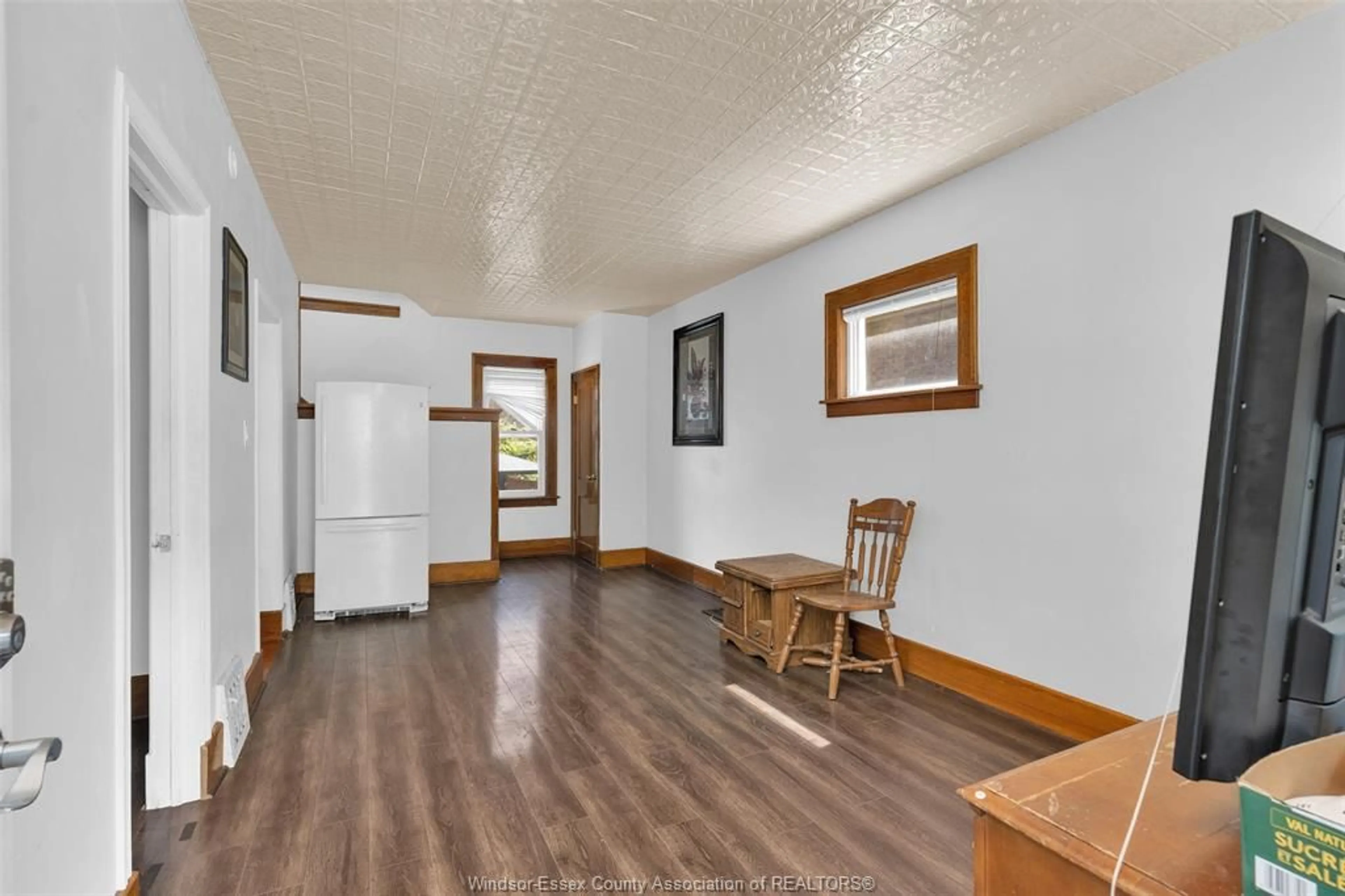 A pic of a room for 3217 LINWOOD, Windsor Ontario N9C 1P9