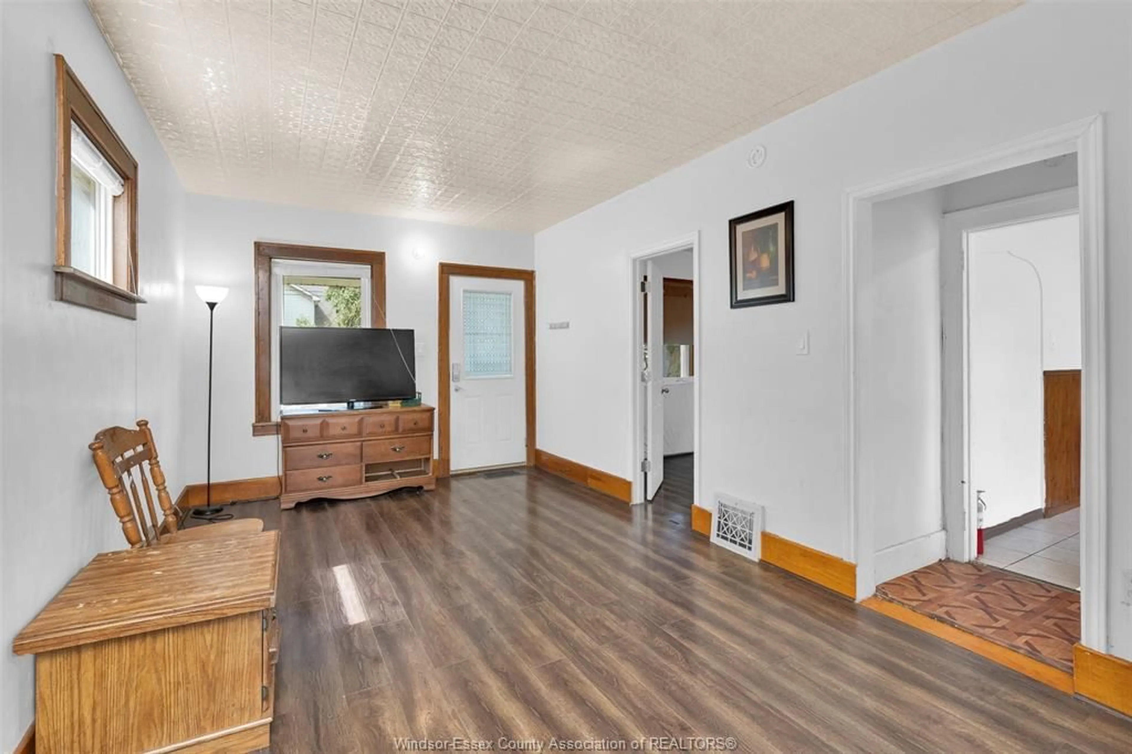 A pic of a room for 3217 LINWOOD, Windsor Ontario N9C 1P9