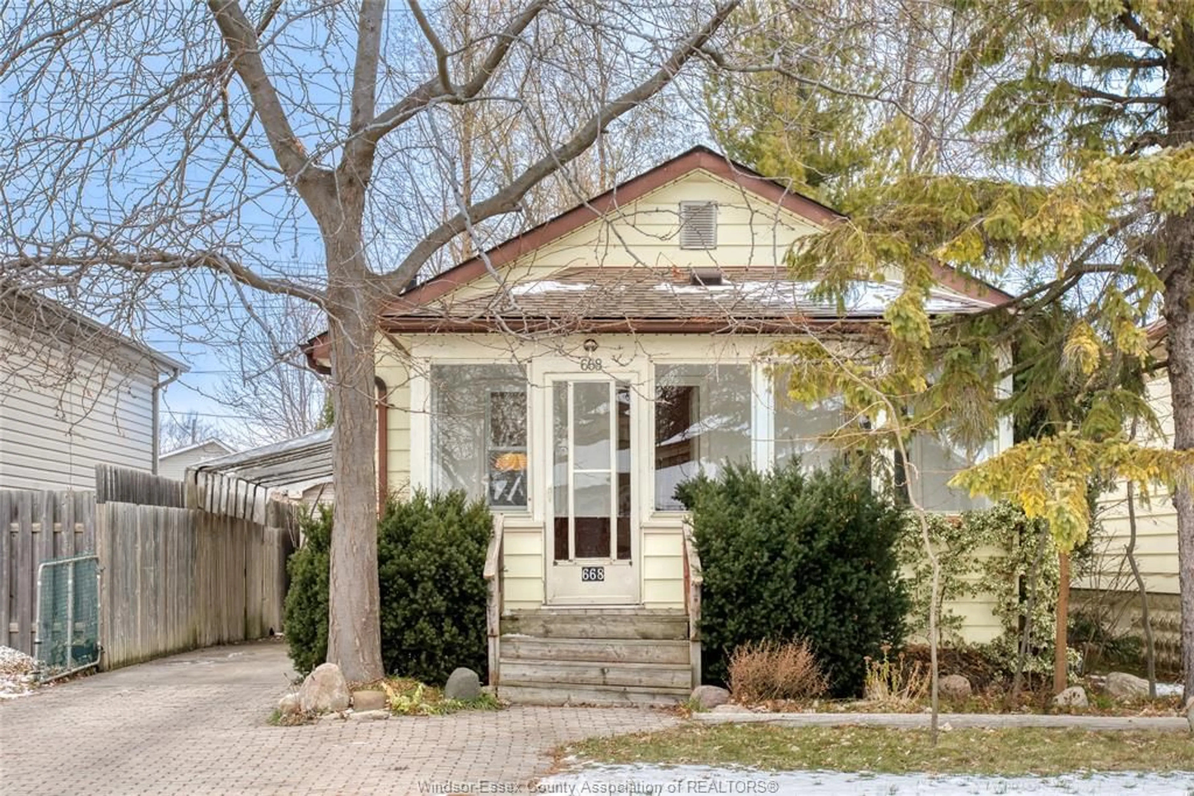 Home with brick exterior material, street for 668 SOUTH PACIFIC, Windsor Ontario N8X 2W8