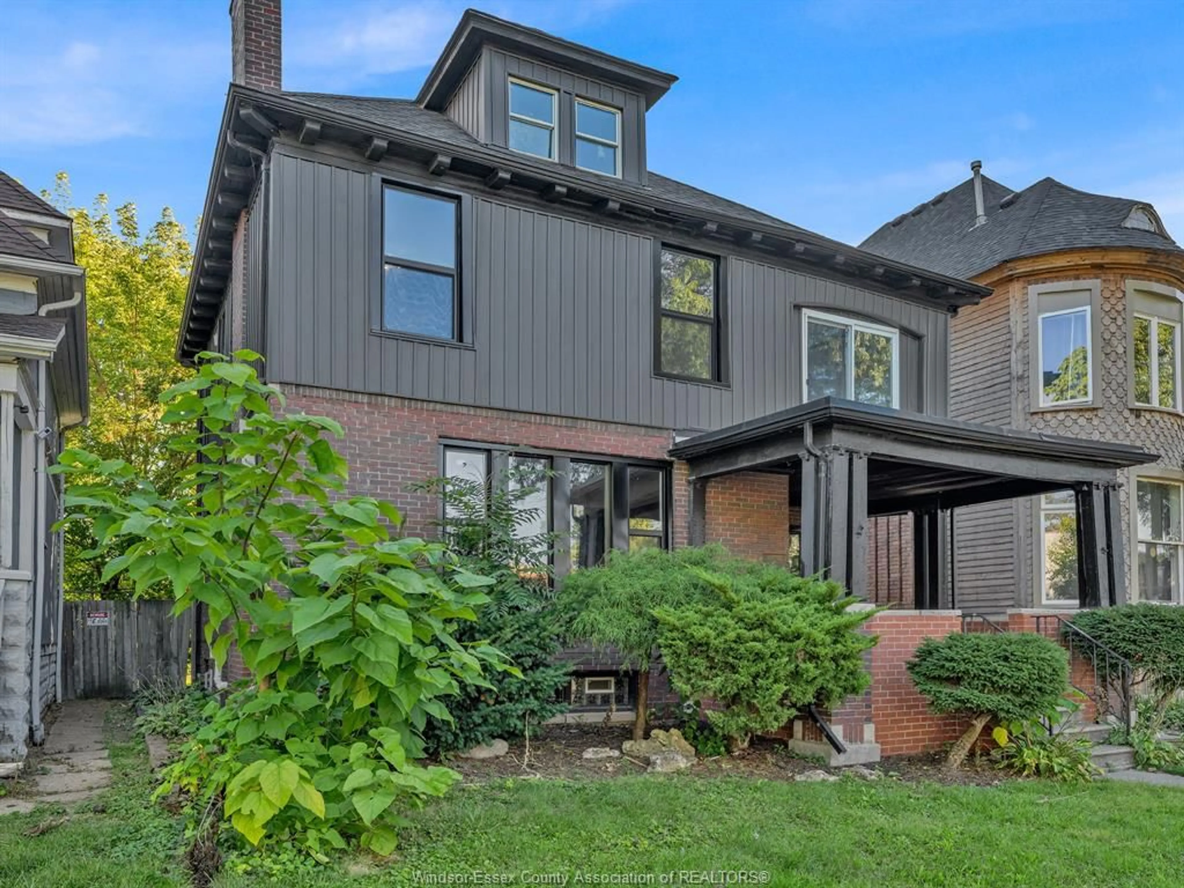 Home with brick exterior material, street for 762 VICTORIA Ave, Windsor Ontario N9A 4N2