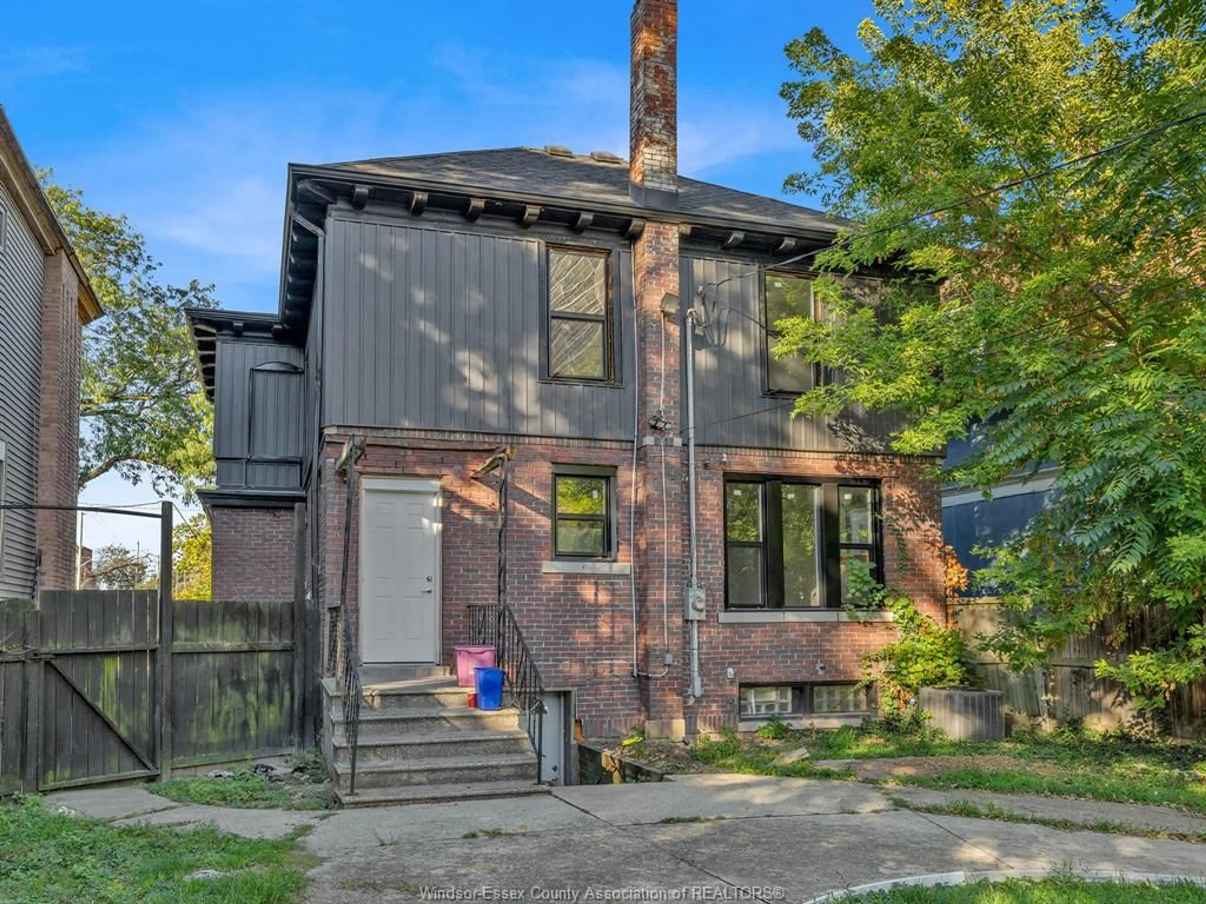 Home with brick exterior material, street for 762 VICTORIA Ave, Windsor Ontario N9A 4N2