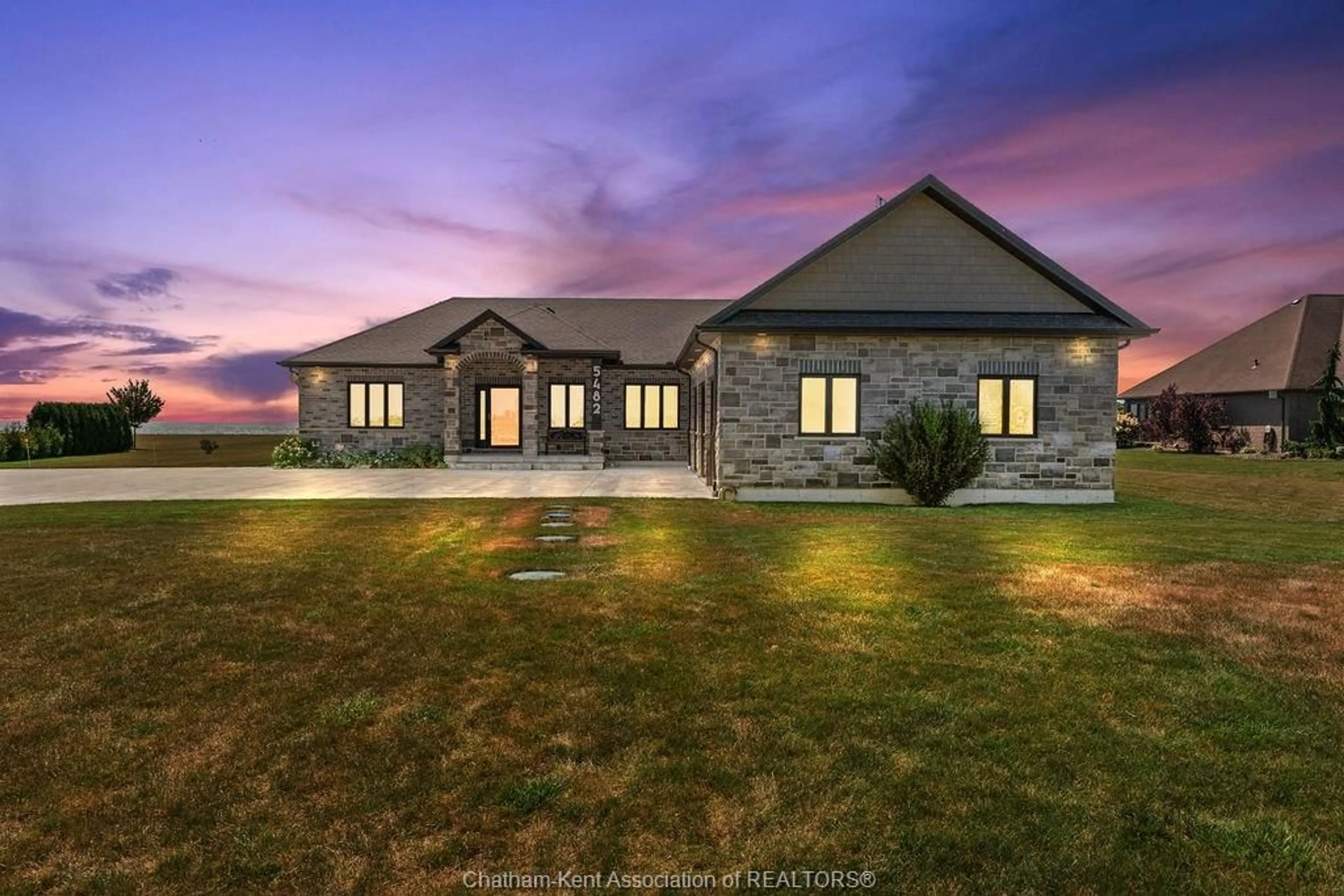 A pic from outside/outdoor area/front of a property/back of a property/a pic from drone, building for 5482 Talbot Trail, Merlin Ontario N0P 1W0