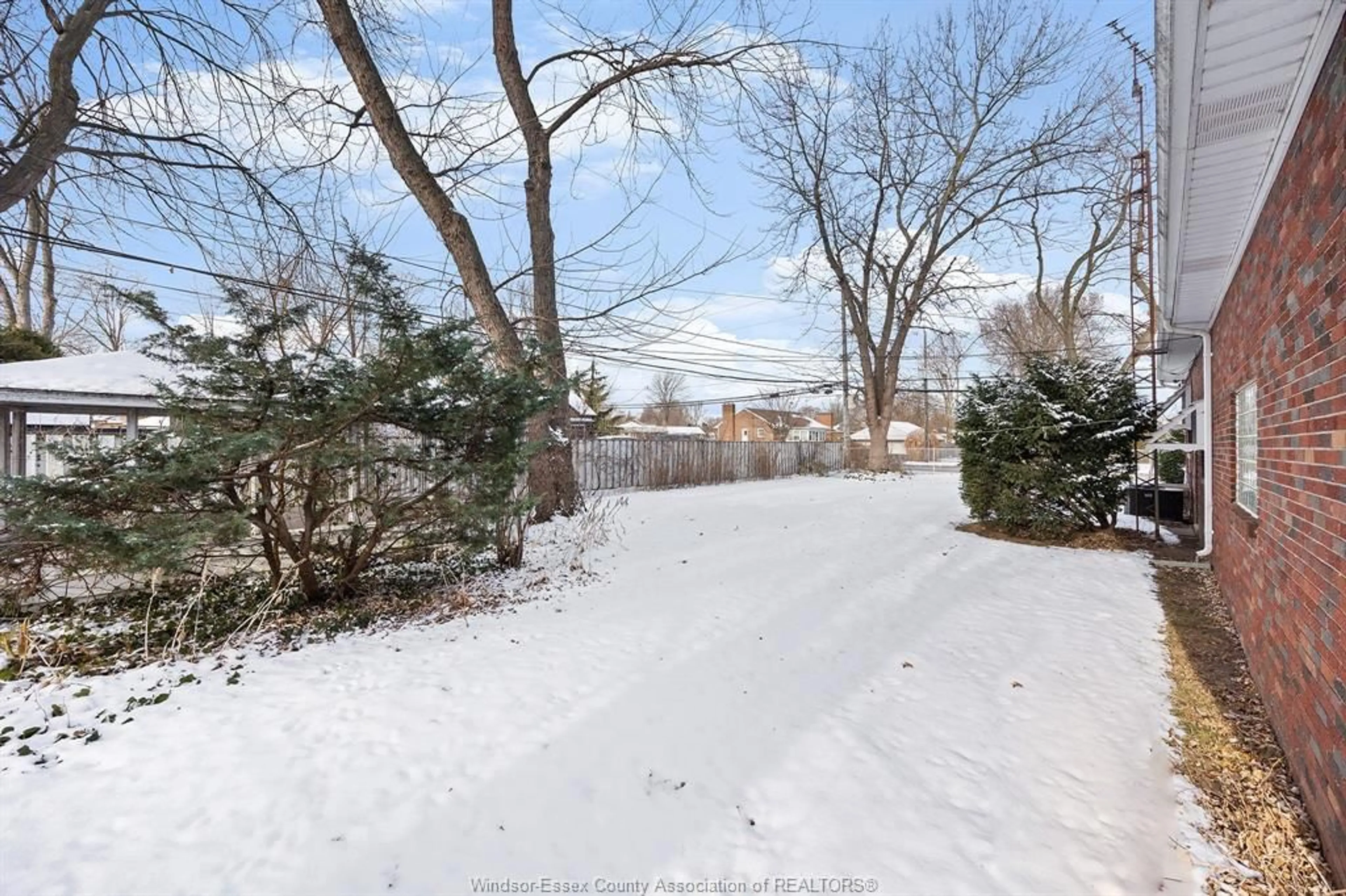 A pic from outside/outdoor area/front of a property/back of a property/a pic from drone, street for 3207 BRUCE, Windsor Ontario N9E 1W6