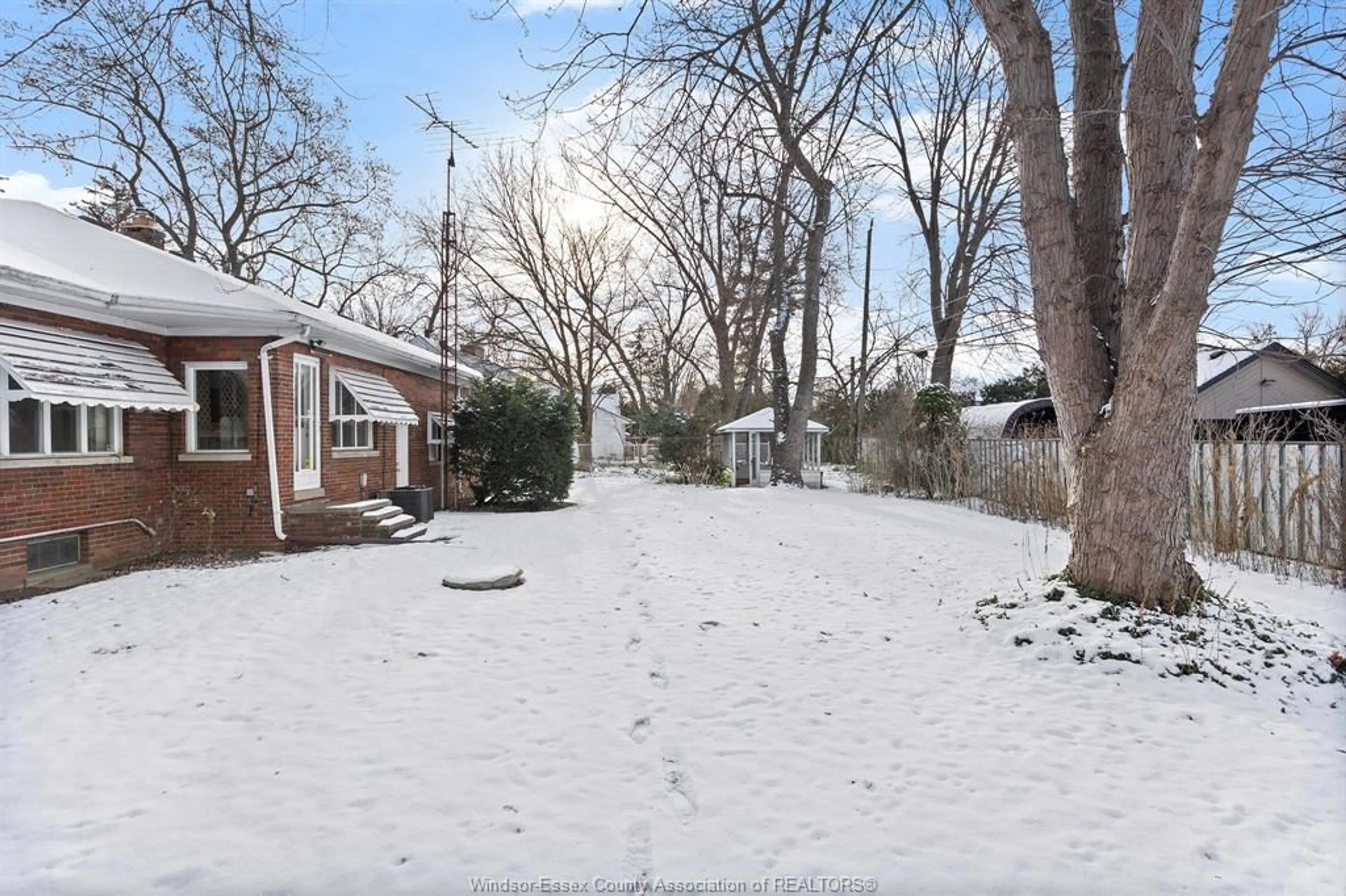 A pic from outside/outdoor area/front of a property/back of a property/a pic from drone, street for 3207 BRUCE, Windsor Ontario N9E 1W6