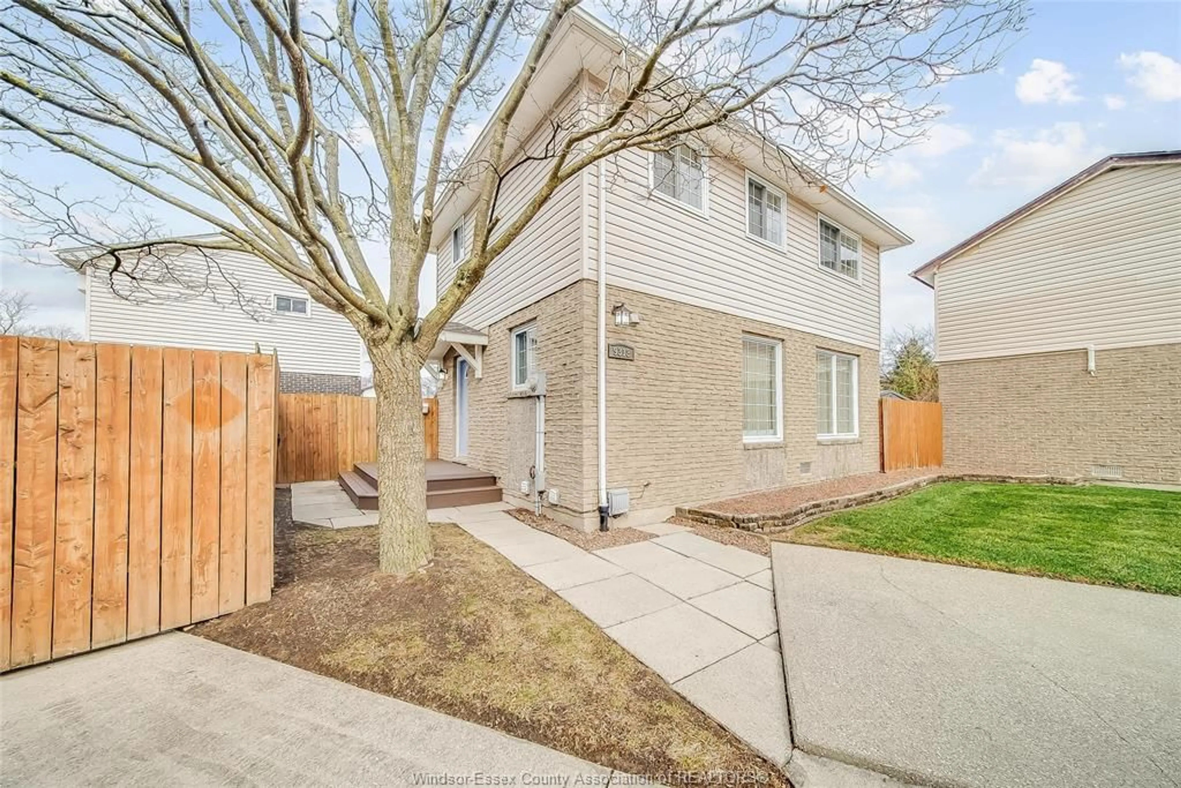 Unknown for 9318 BAYSWATER Crt, Windsor Ontario N8S 4L1