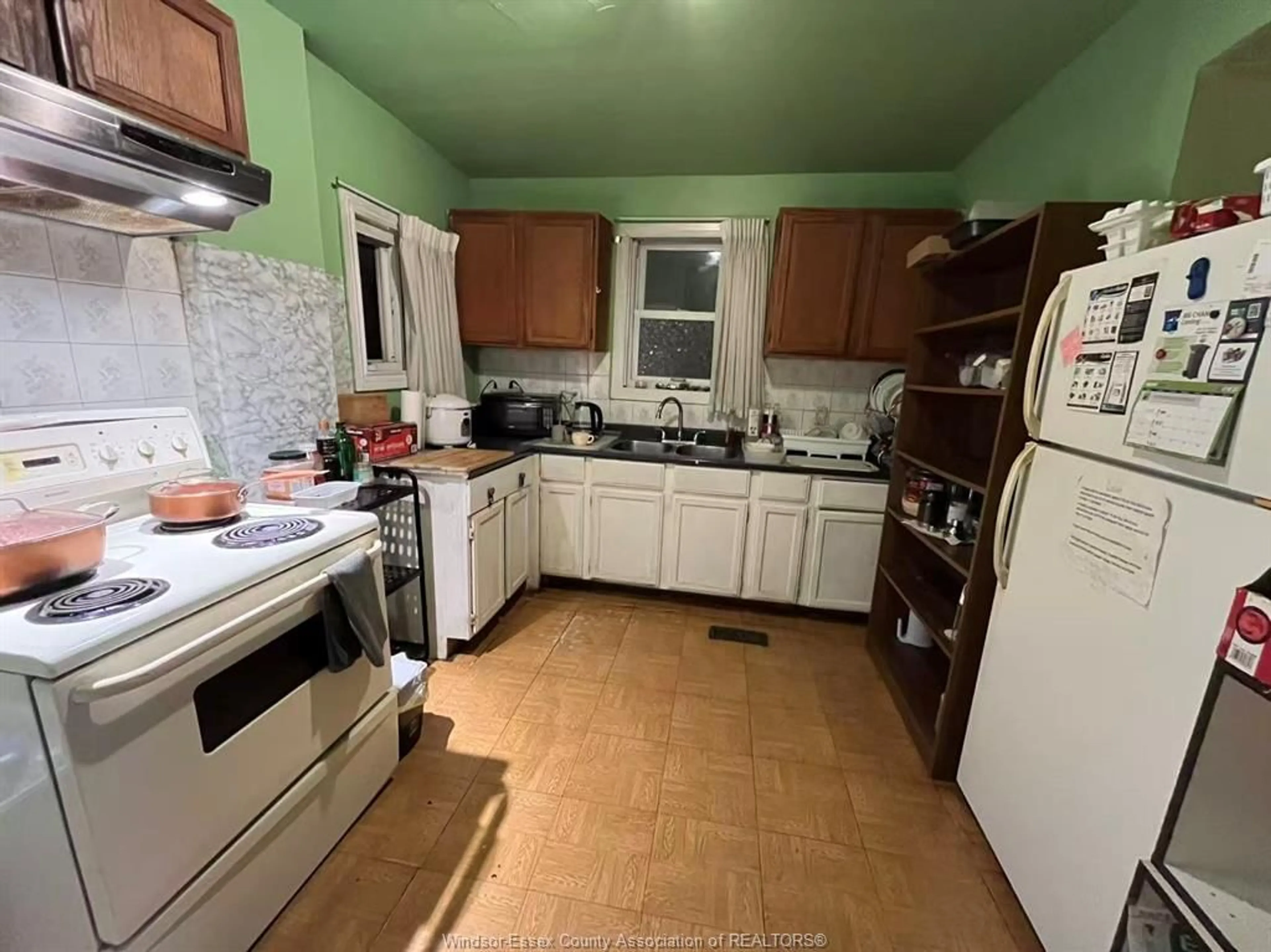 Standard kitchen, unknown for 3227 MILLEN St, Windsor Ontario N9C 1T1