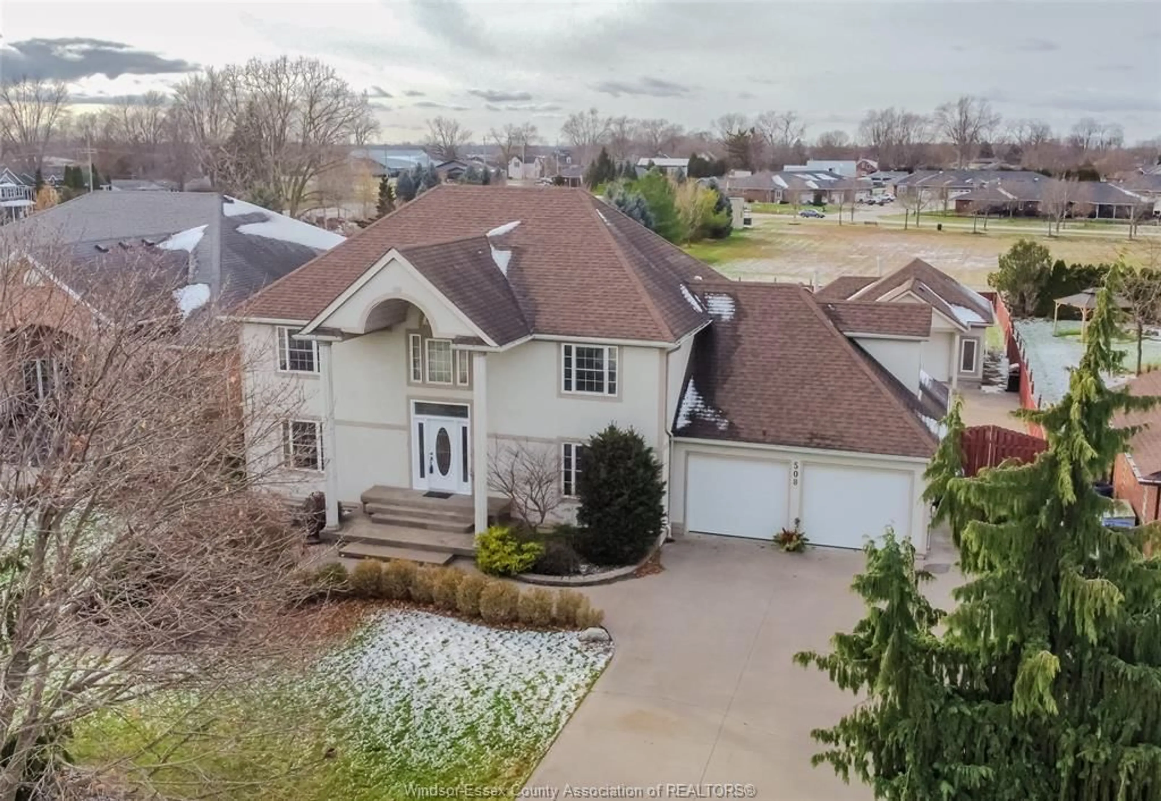 A pic from outside/outdoor area/front of a property/back of a property/a pic from drone, water/lake/river/ocean view for 508 RIDGEVIEW PLACE, Amherstburg Ontario N9V 3Z9