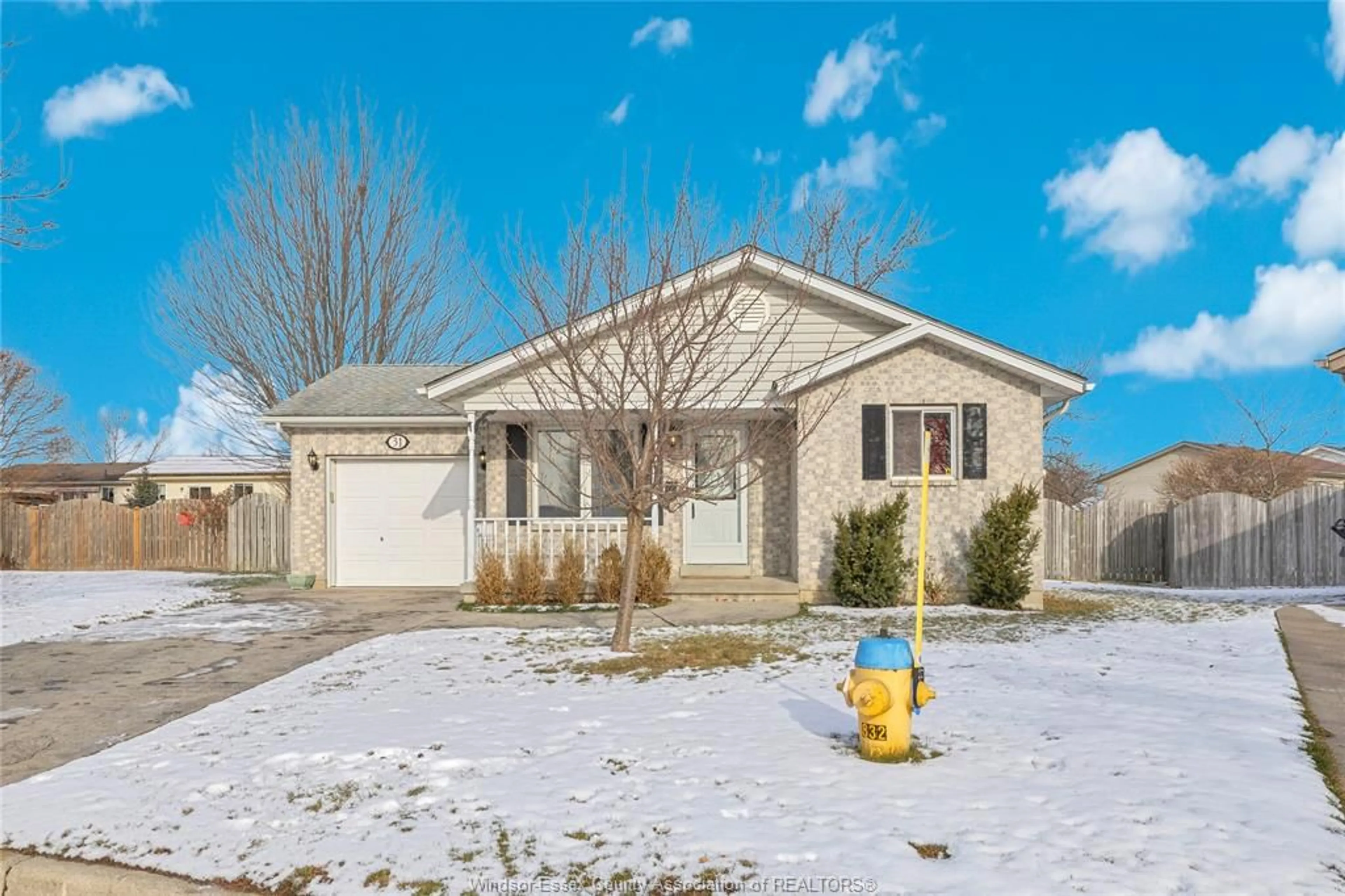 Home with vinyl exterior material, street for 31 ALLEN Crt, Amherstburg Ontario N9V 3Z4