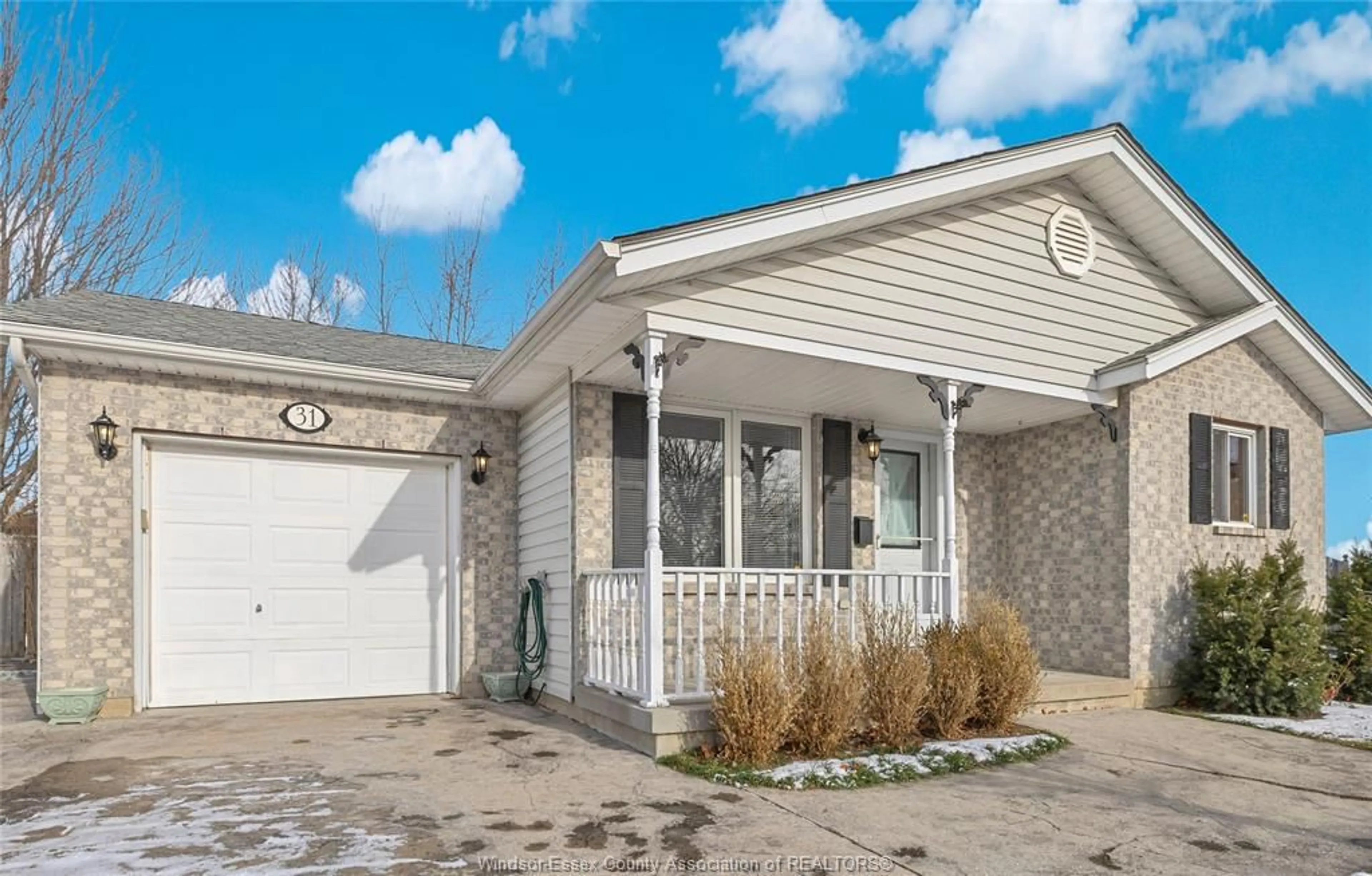 Home with vinyl exterior material, street for 31 ALLEN Crt, Amherstburg Ontario N9V 3Z4