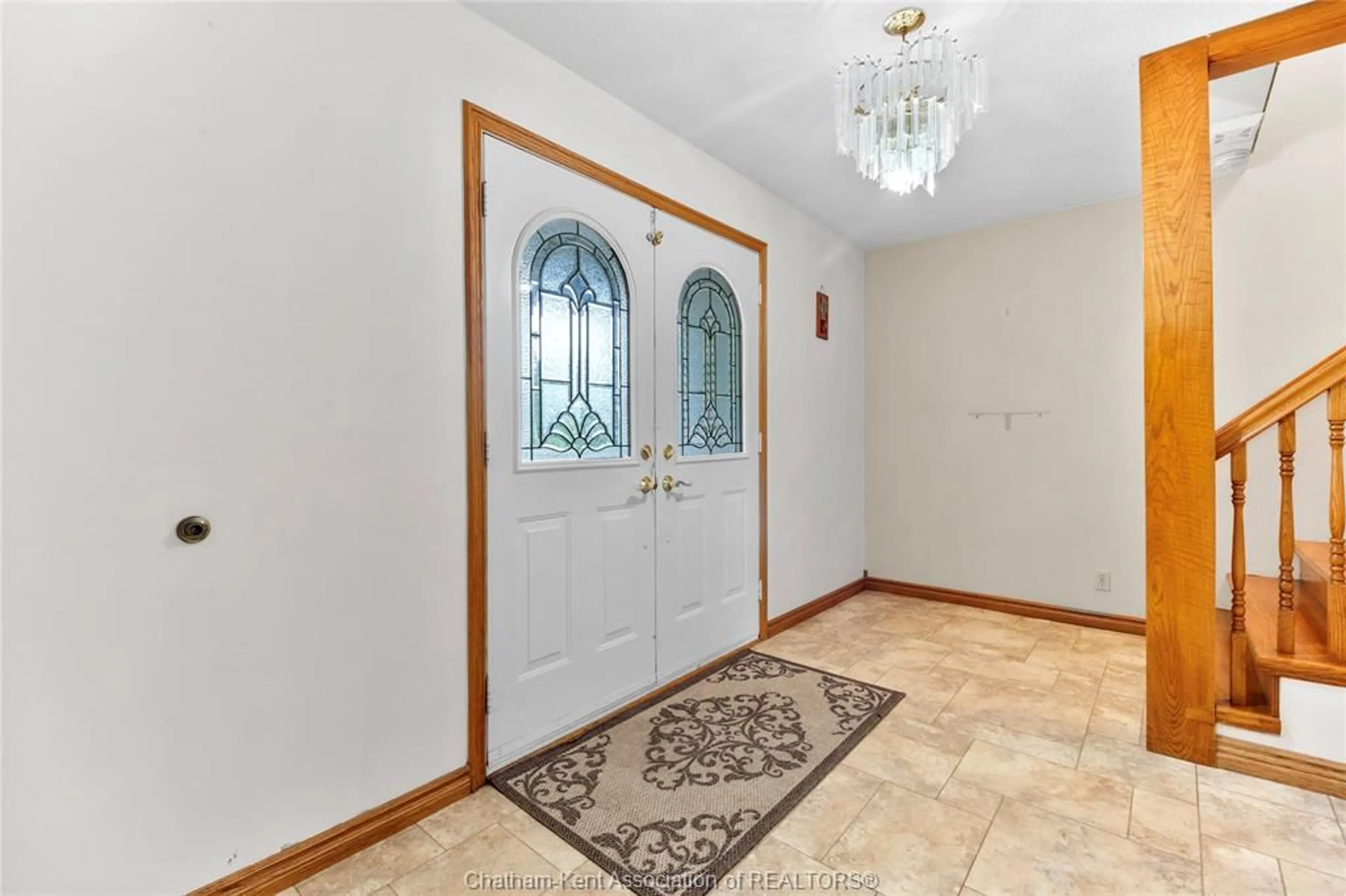 Indoor foyer for 140 Little St, Blenheim Ontario N0P 1A0
