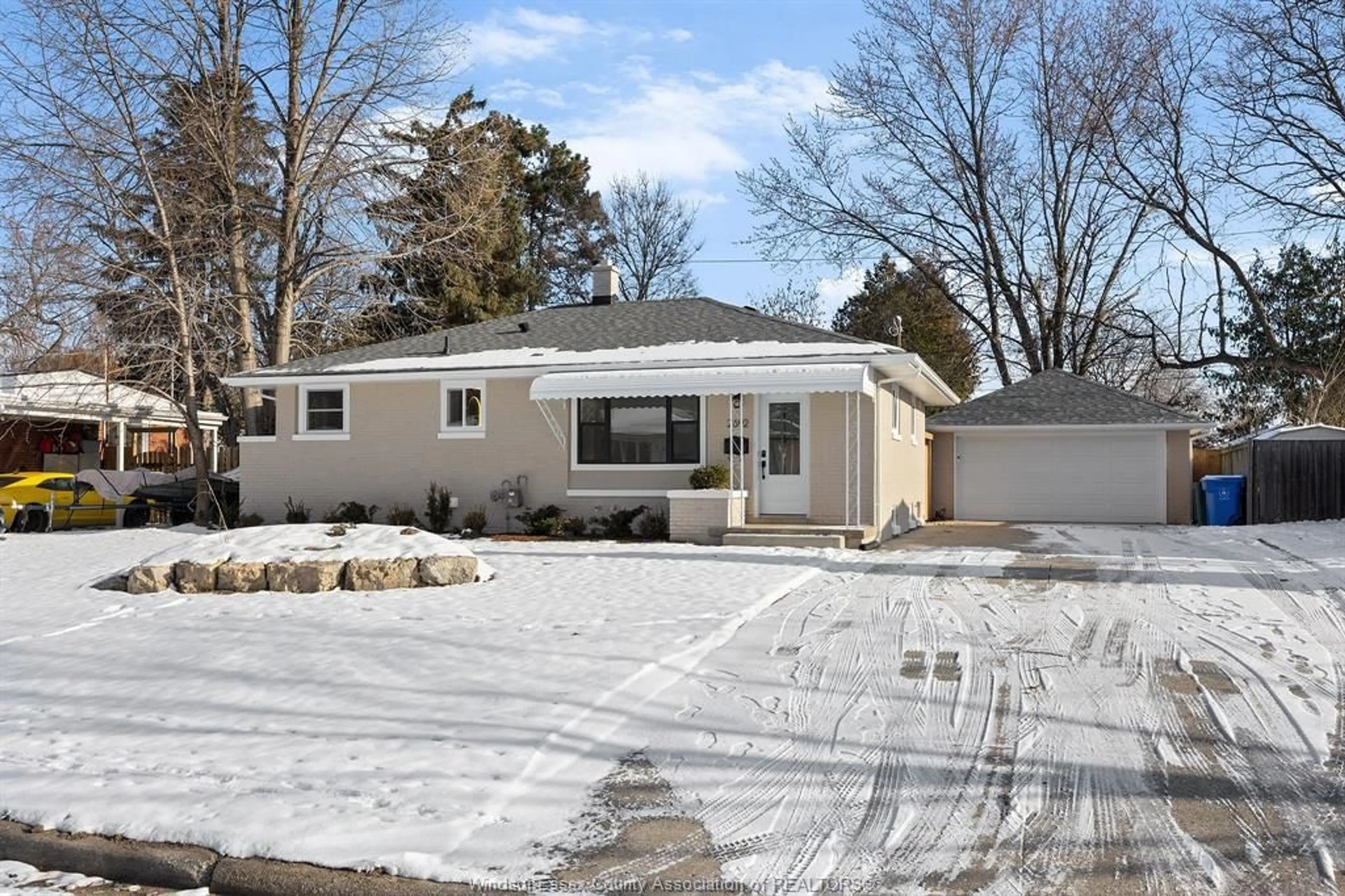 Unknown for 2692 EVERTS, Windsor Ontario N9E 2V1