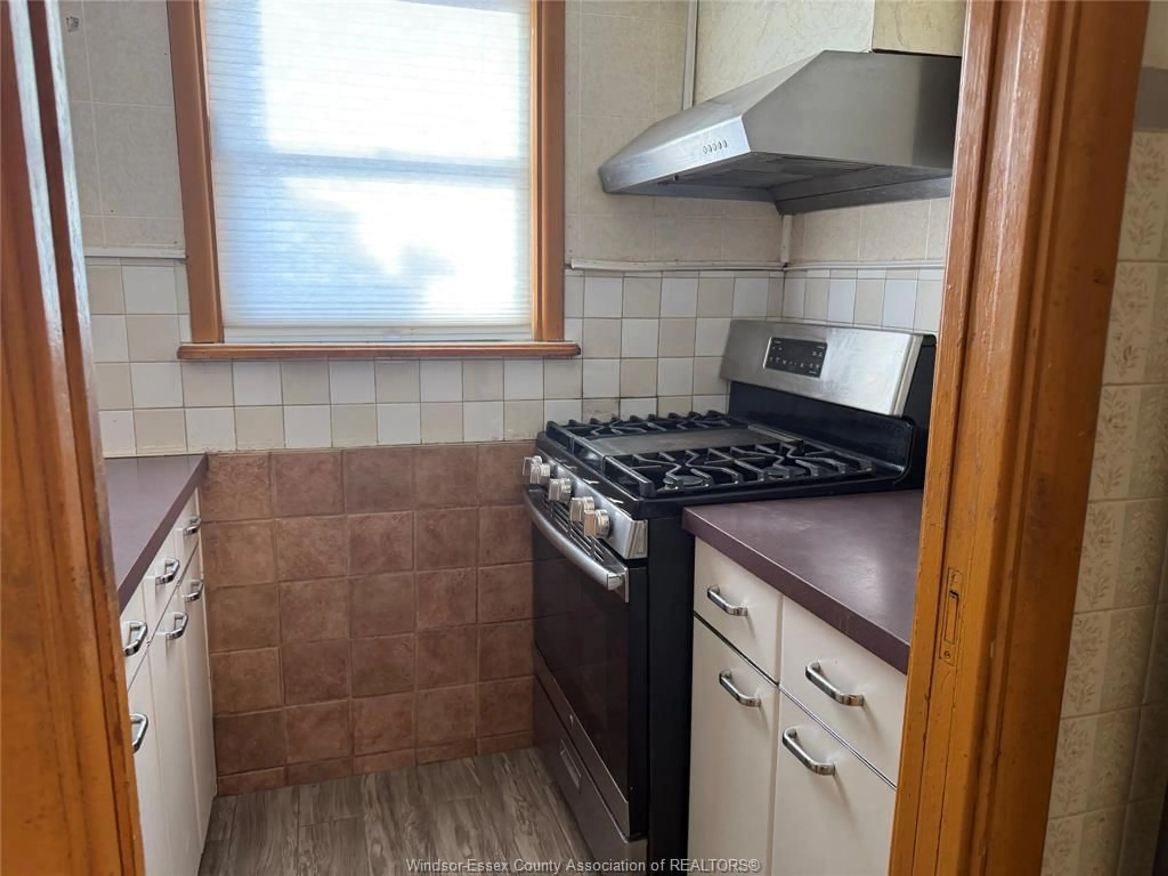 Standard kitchen, unknown for 715 AYLMER Ave, Windsor Ontario N9A 1V2