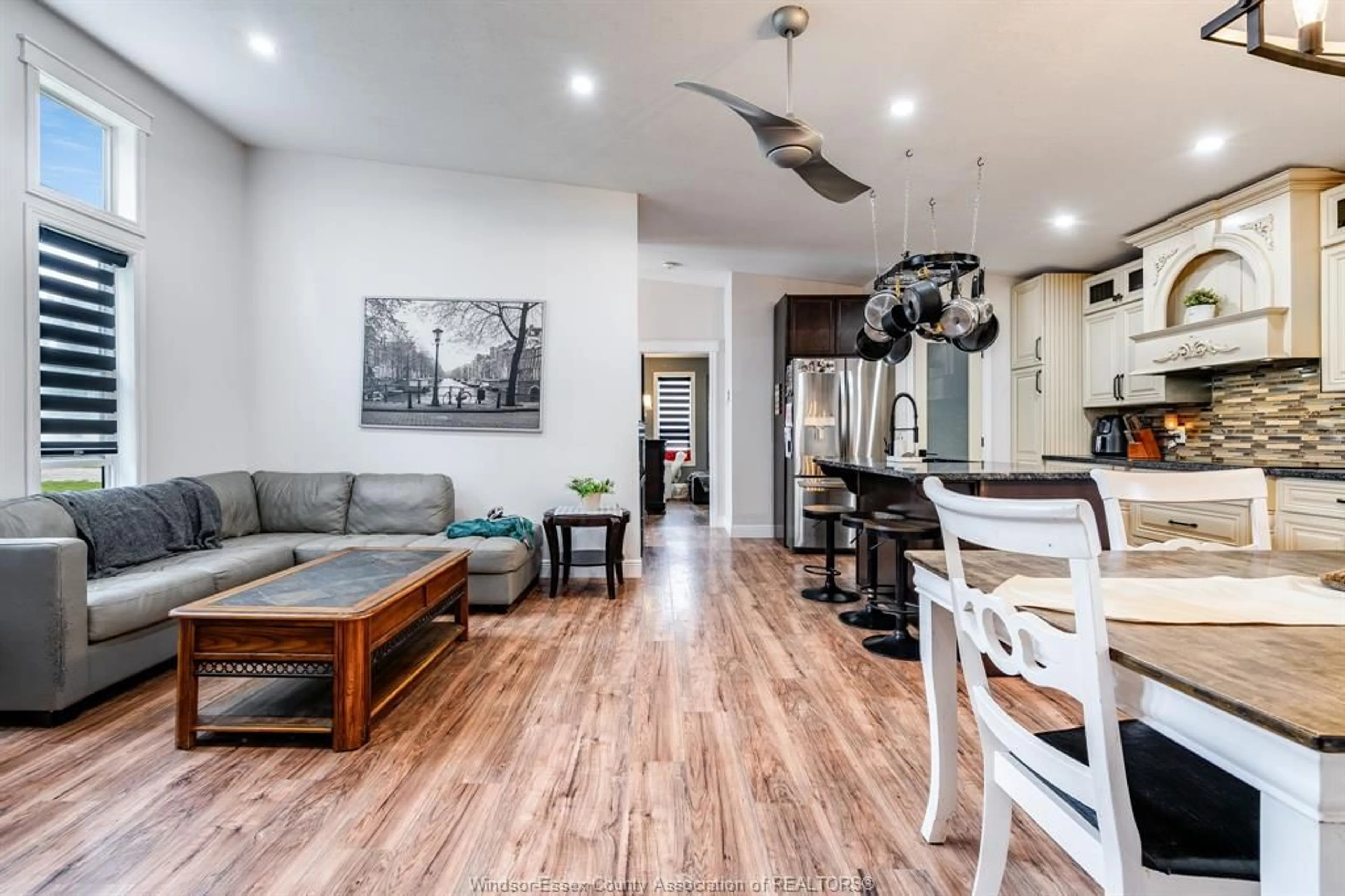 Open concept kitchen, wood/laminate floor for 127 William St, Merlin Ontario N0P 1W0