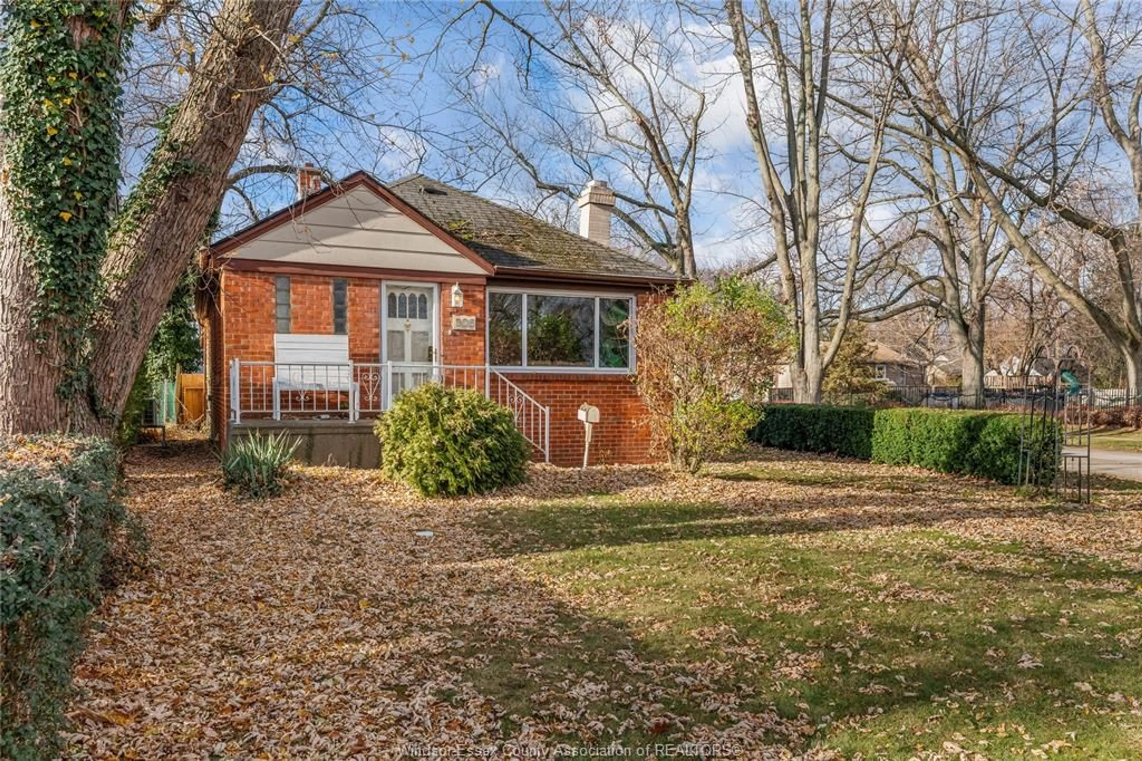 Home with brick exterior material, street for 905 ST MARY'S, Windsor Ontario N8S 2V1