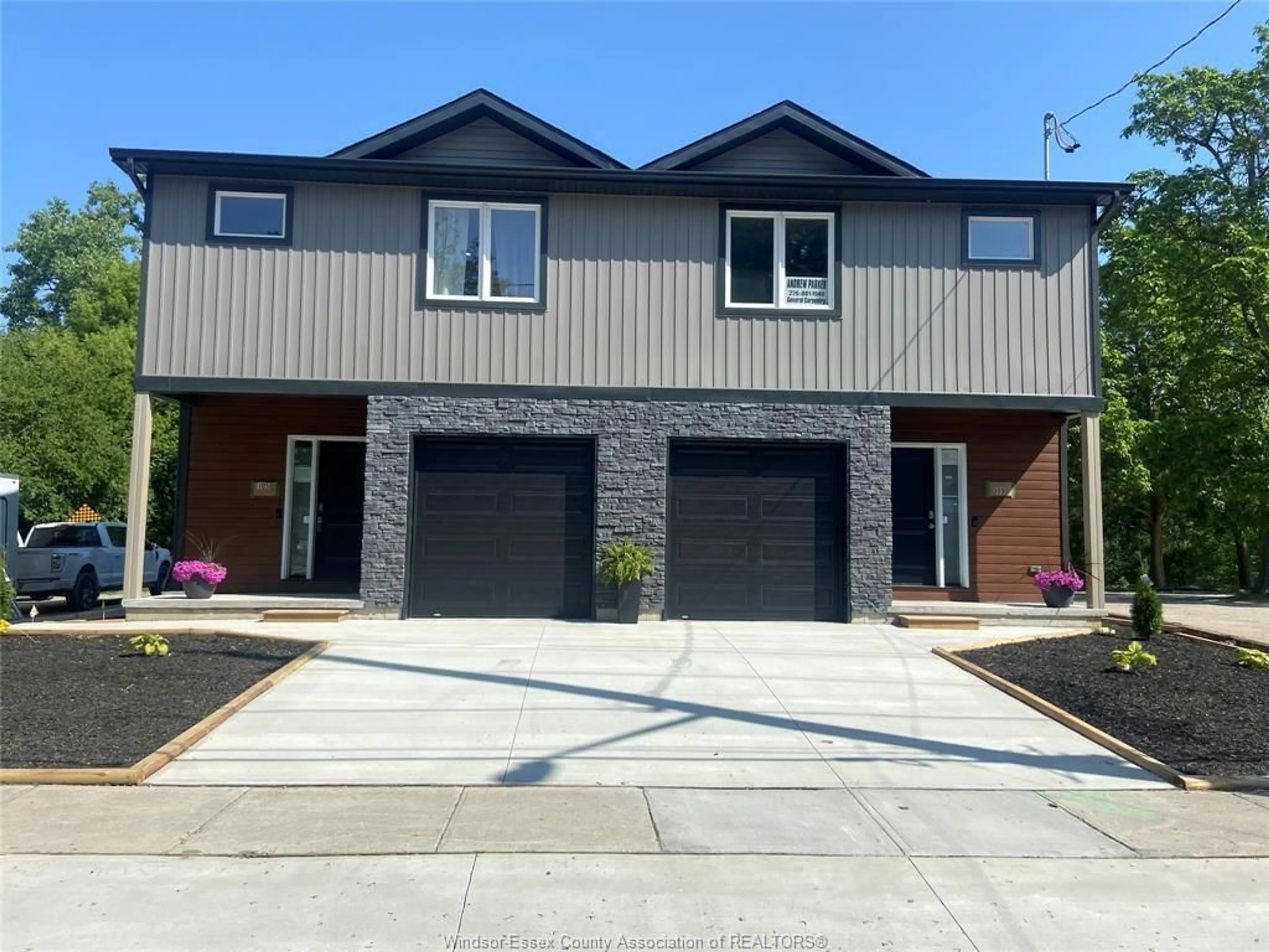 Home with brick exterior material, street for 109 KING St, Chatham Ontario N7M 6H5