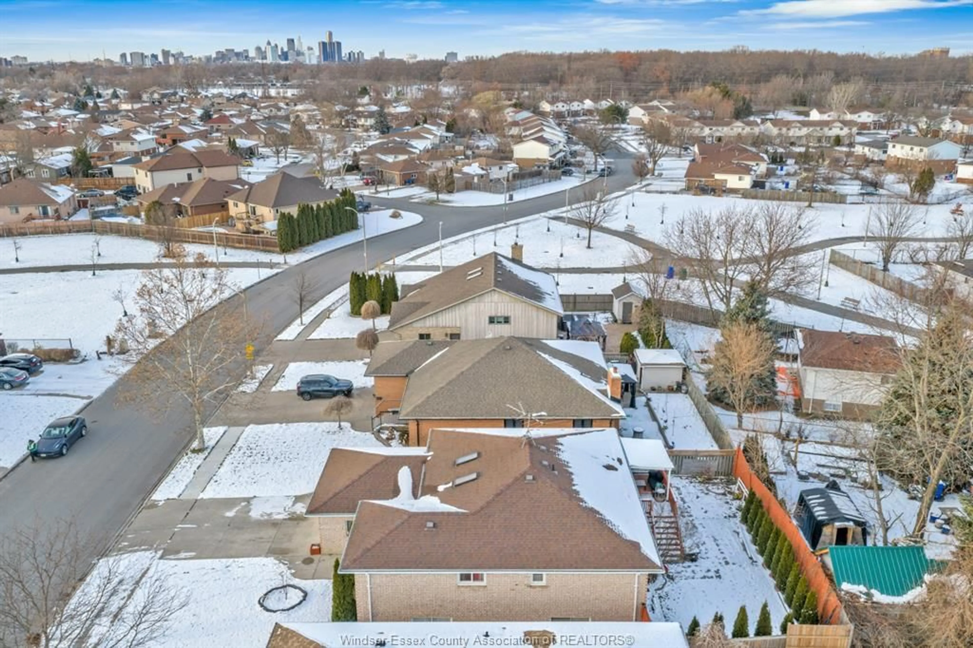 A pic from outside/outdoor area/front of a property/back of a property/a pic from drone, unknown for 1430 SOUTH PACIFIC Ave, Windsor Ontario N8X 4Z5