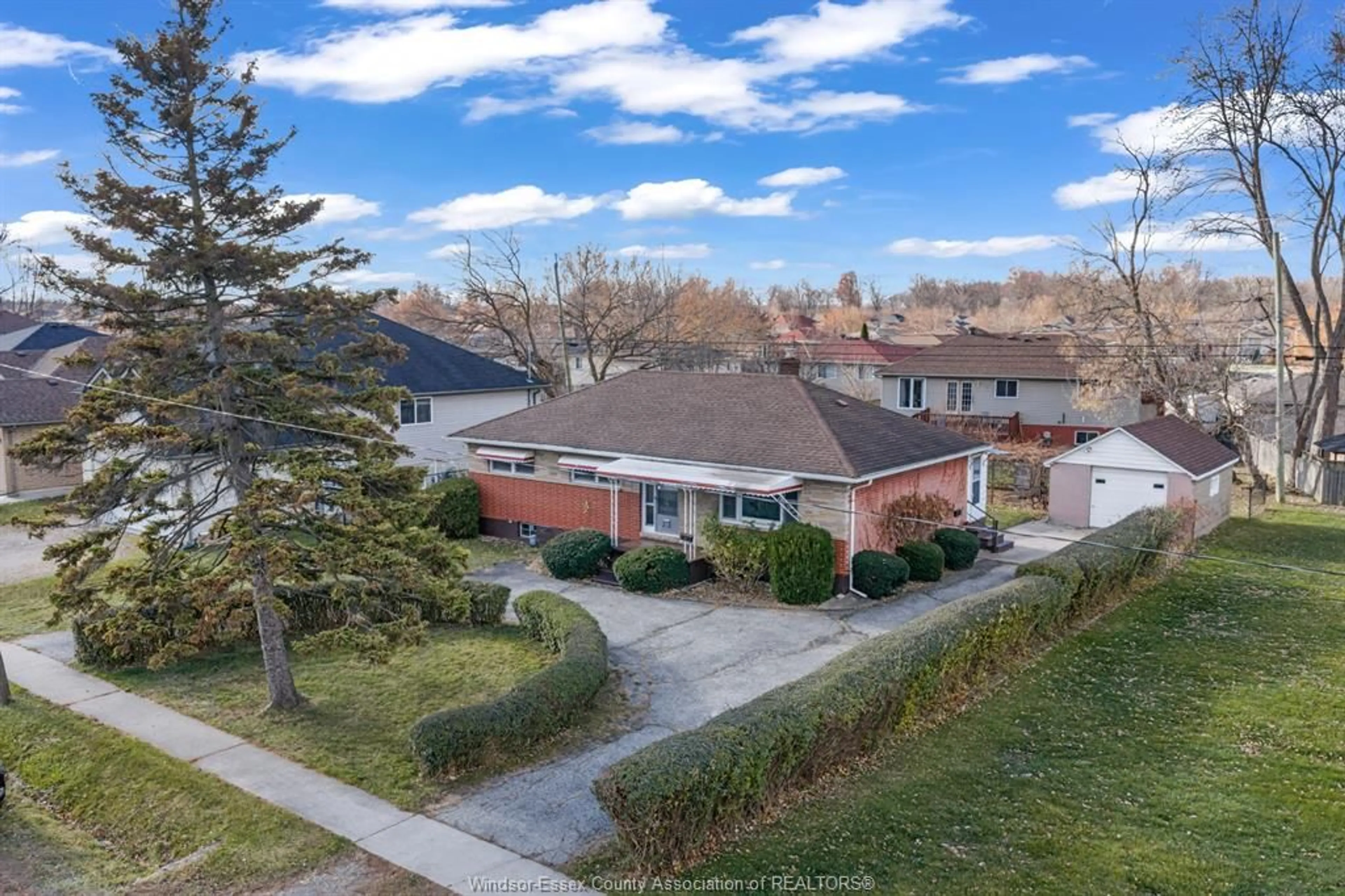 A pic from outside/outdoor area/front of a property/back of a property/a pic from drone, street for 2101 DOMINION Blvd, Windsor Ontario N9B 3H8