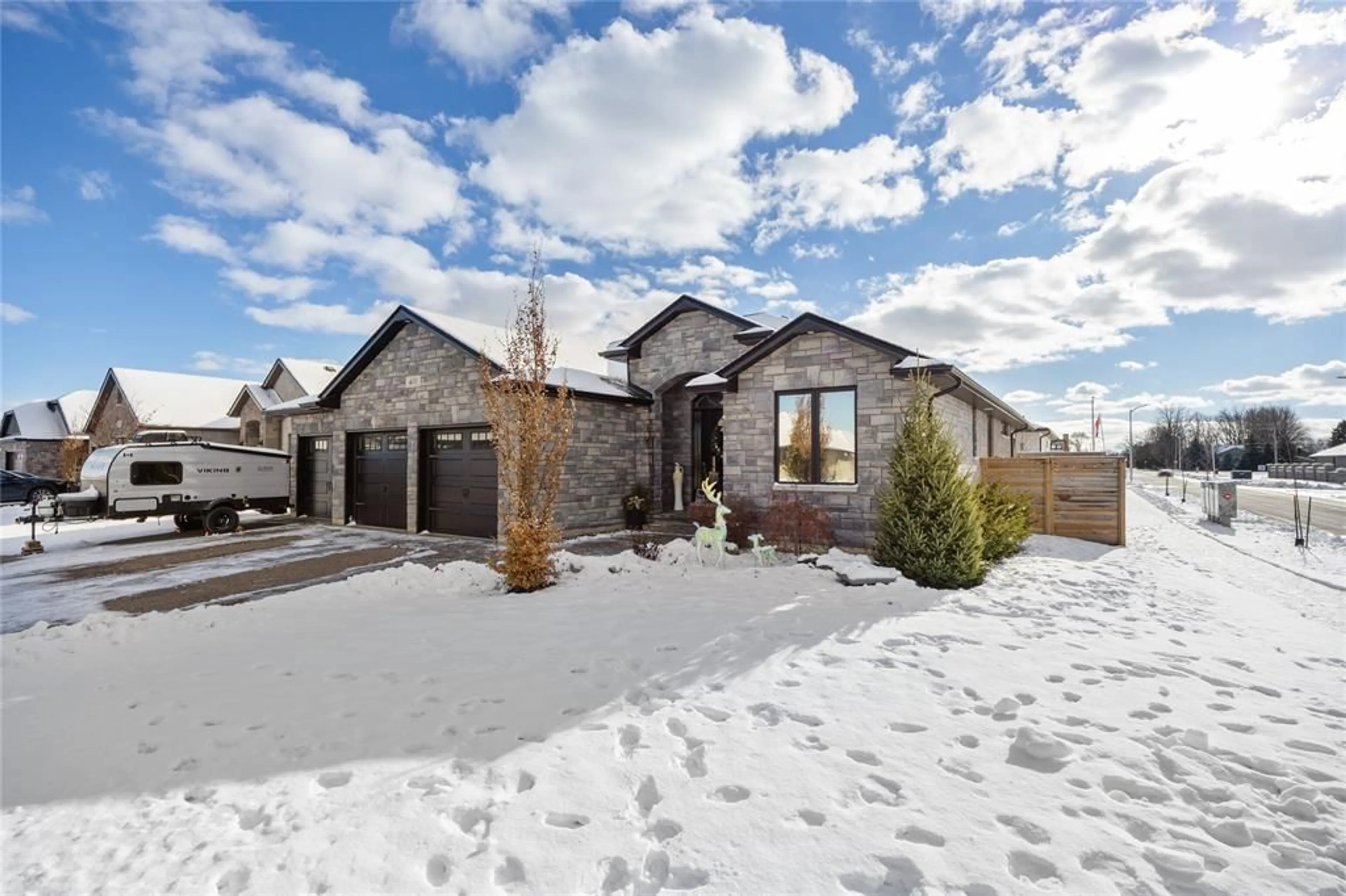 Home with brick exterior material, street for 401 RODRIGUEZ Dr, Sarnia Ontario N7S 4M6