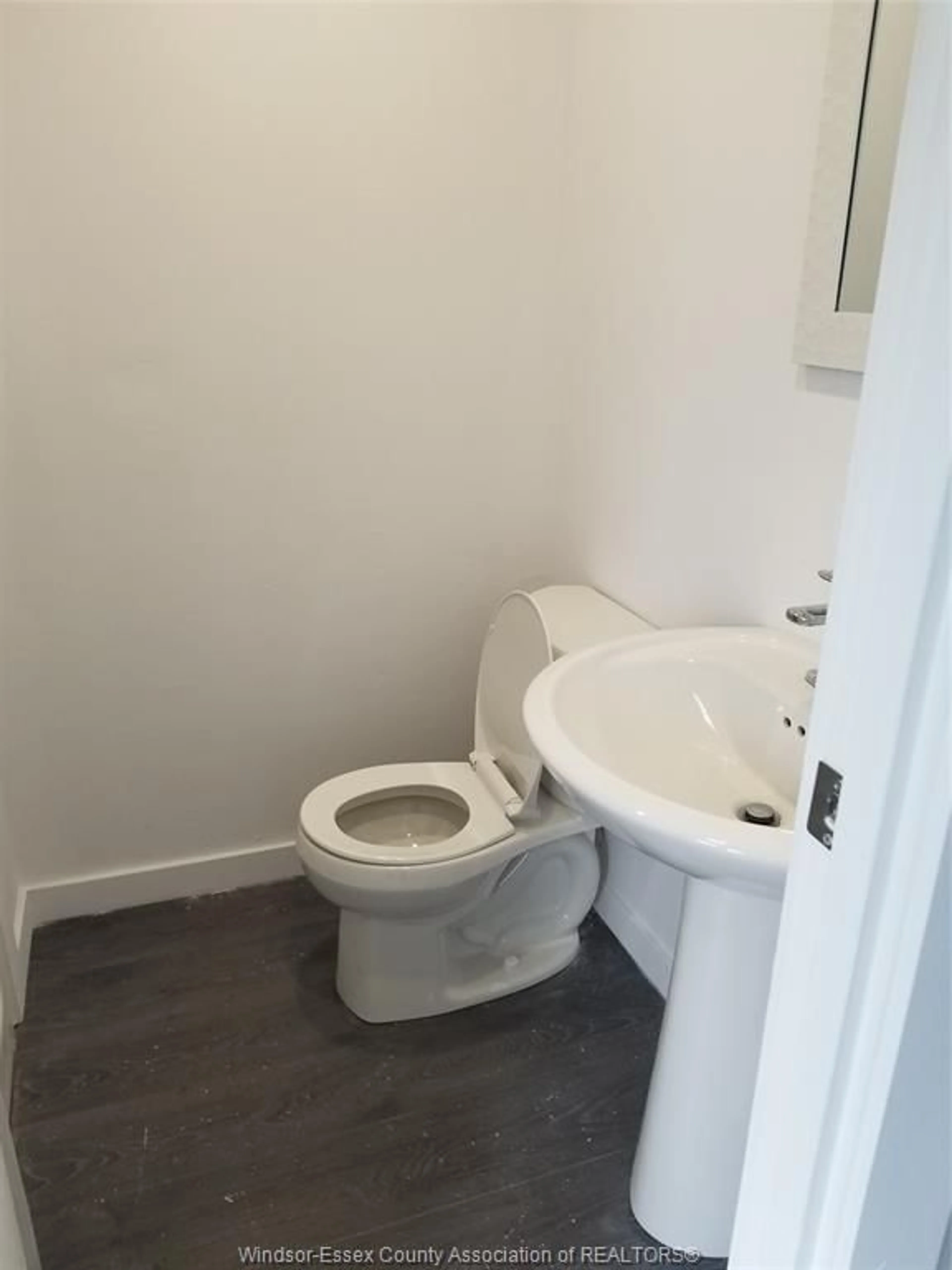 A pic of a room for 10390 SHENANDOAH, Windsor Ontario N8R 1B5