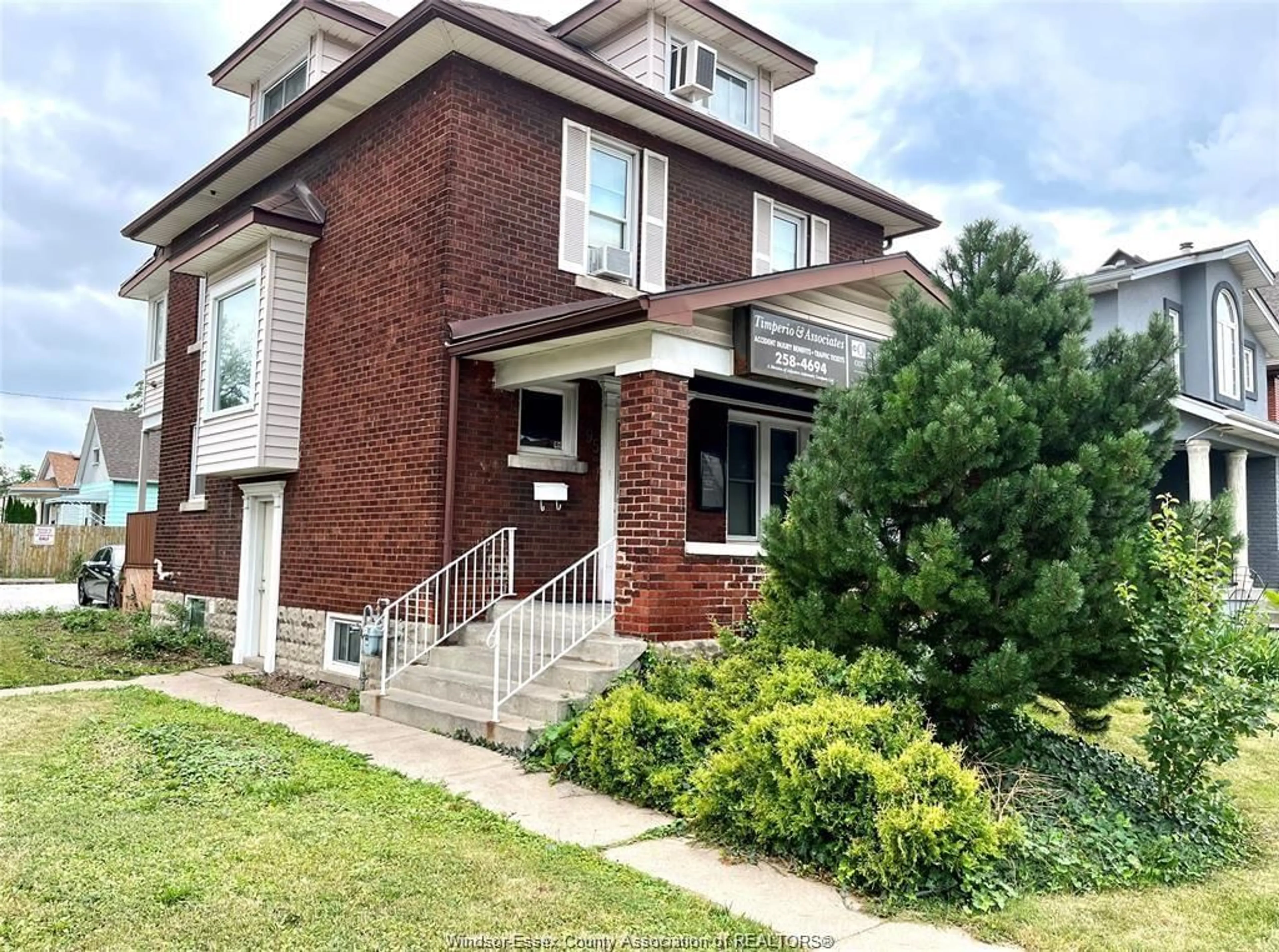 Home with brick exterior material, street for 95 GILES Blvd, Windsor Ontario N9A 4B8