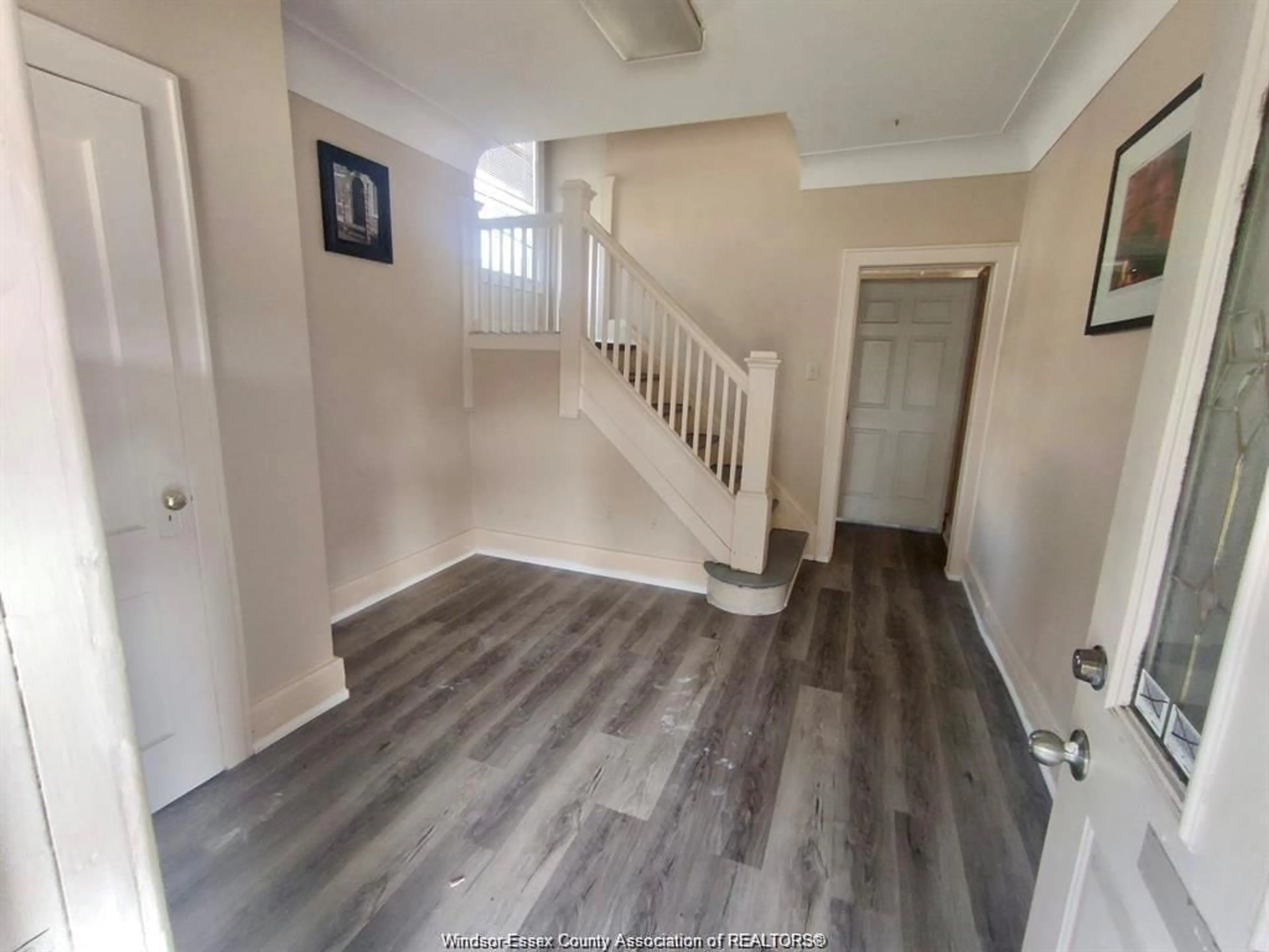 Unknown for 95 GILES Blvd, Windsor Ontario N9A 4B8