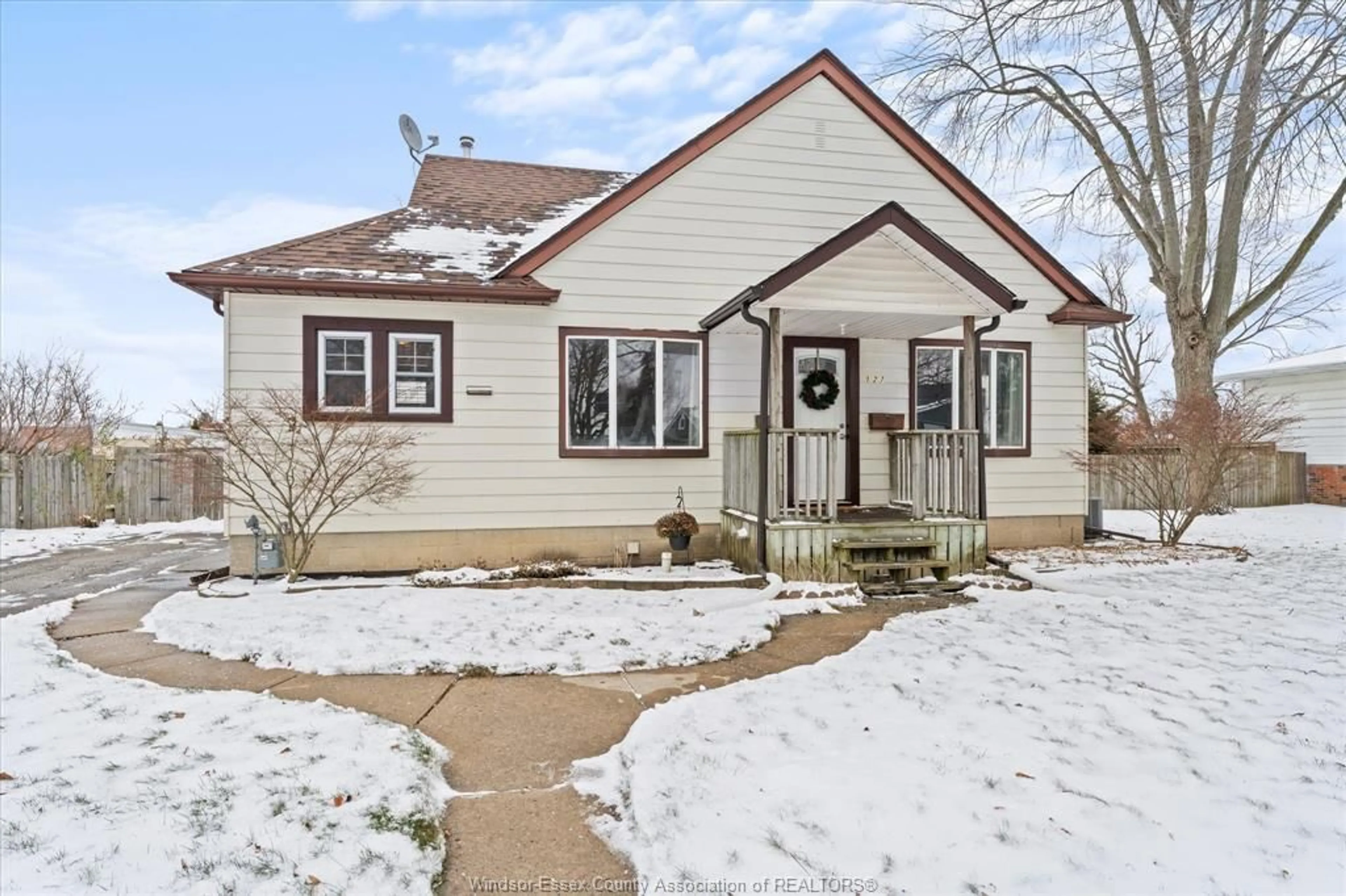 Home with vinyl exterior material, street for 127 BALACLAVA St, Amherstburg Ontario N9V 2G7