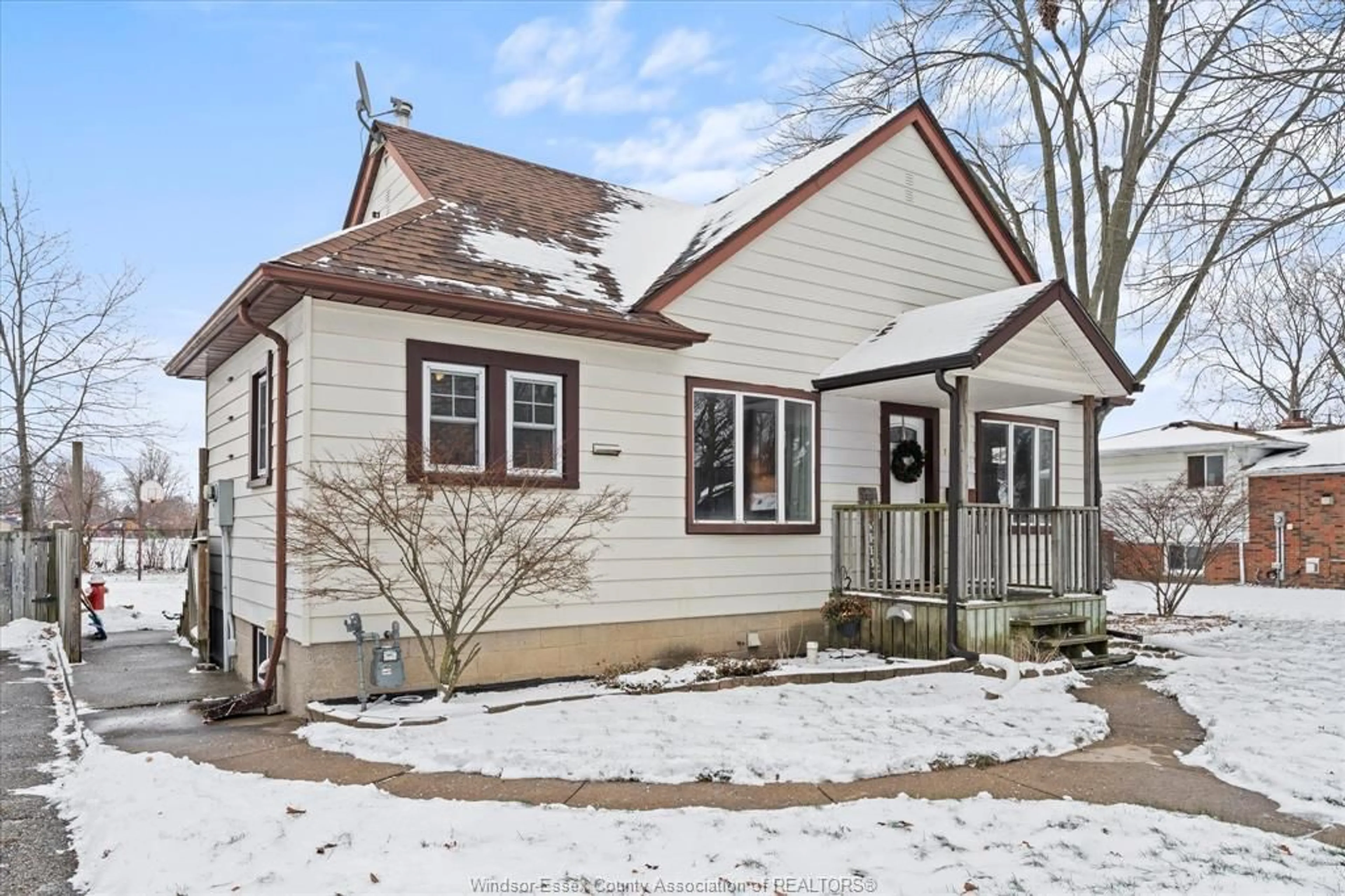 Home with vinyl exterior material, street for 127 BALACLAVA St, Amherstburg Ontario N9V 2G7