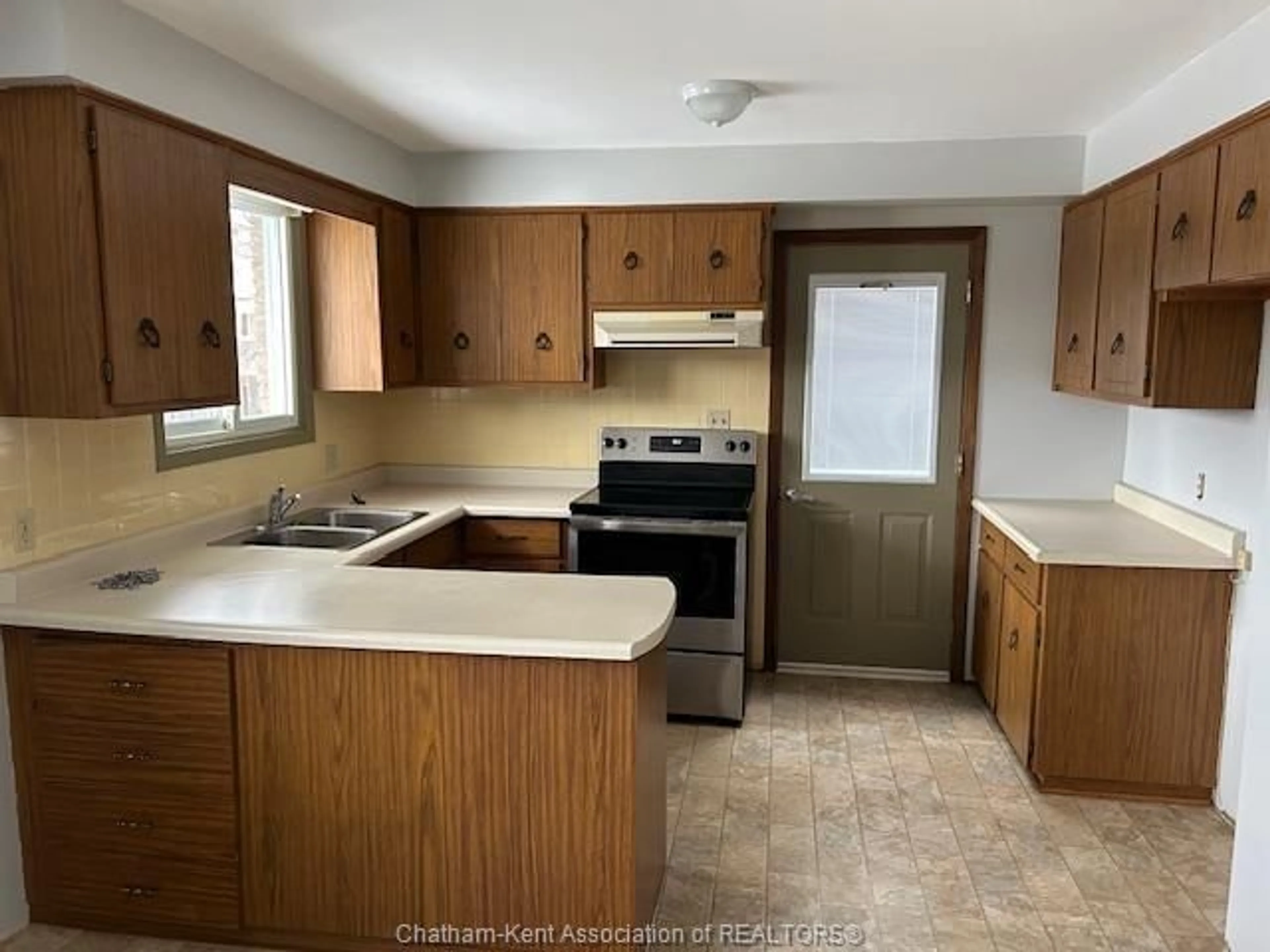 Standard kitchen, unknown for 52 Whippoorwill Cres, Chatham Ontario N7L 4A3