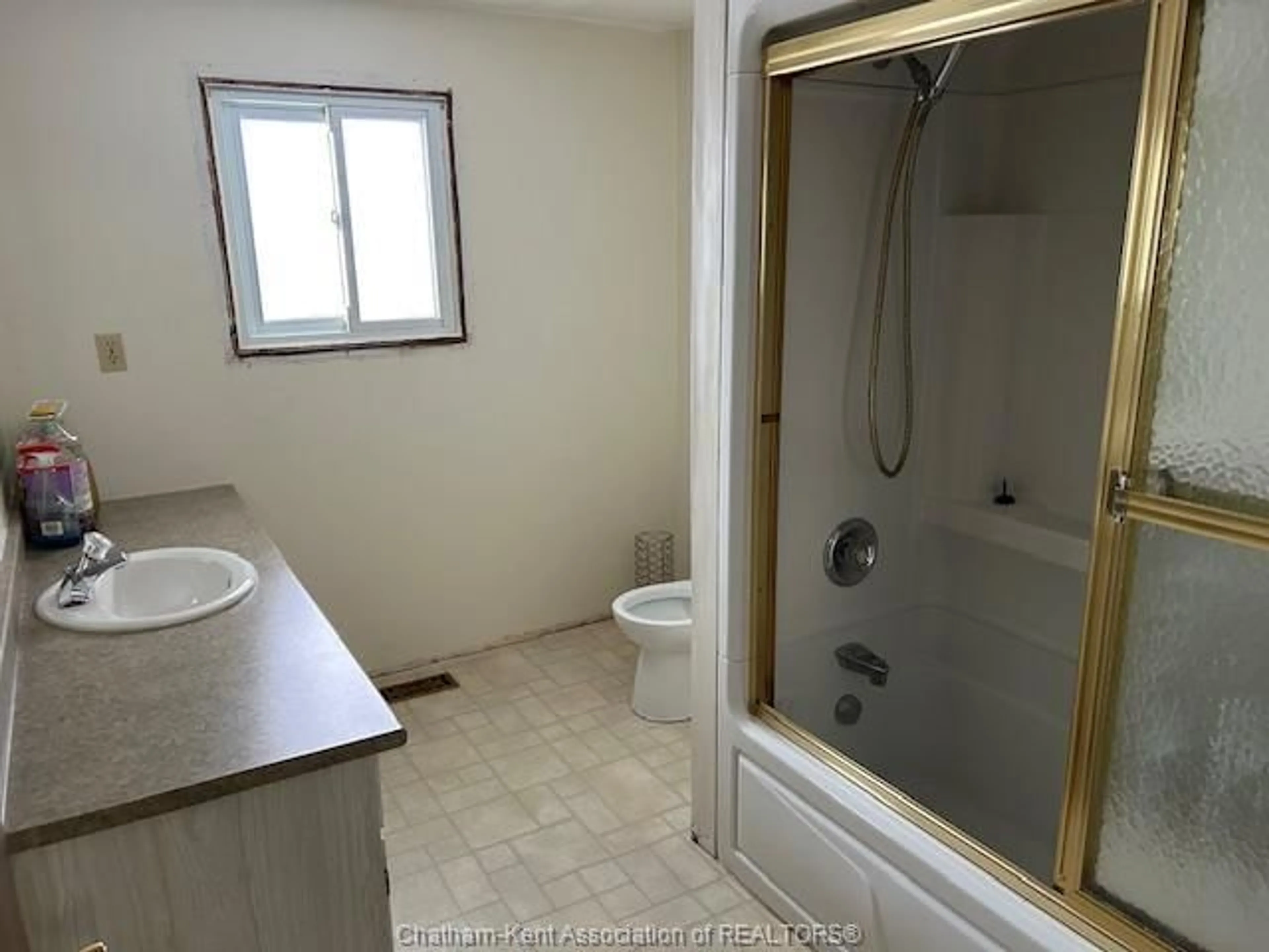 Standard bathroom, unknown for 52 Whippoorwill Cres, Chatham Ontario N7L 4A3