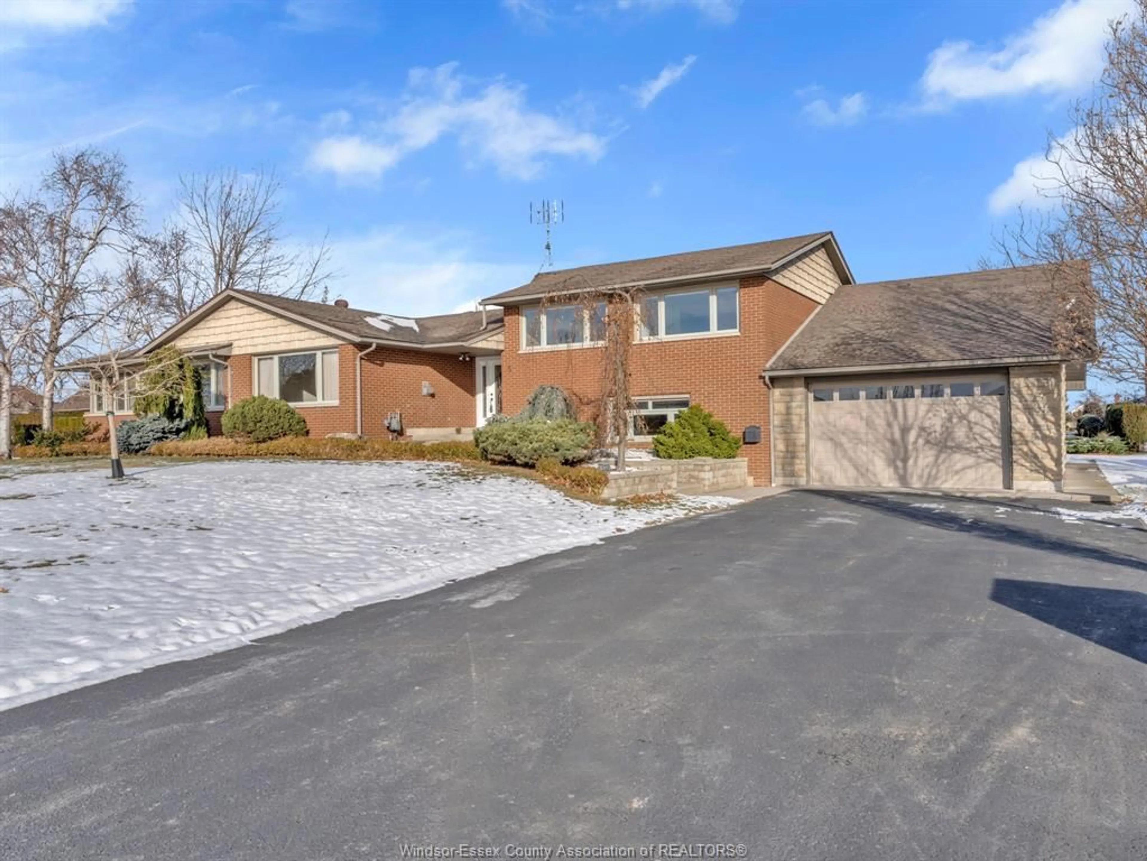 Unknown for 3 Beth Cres, Leamington Ontario N8H 3Z8