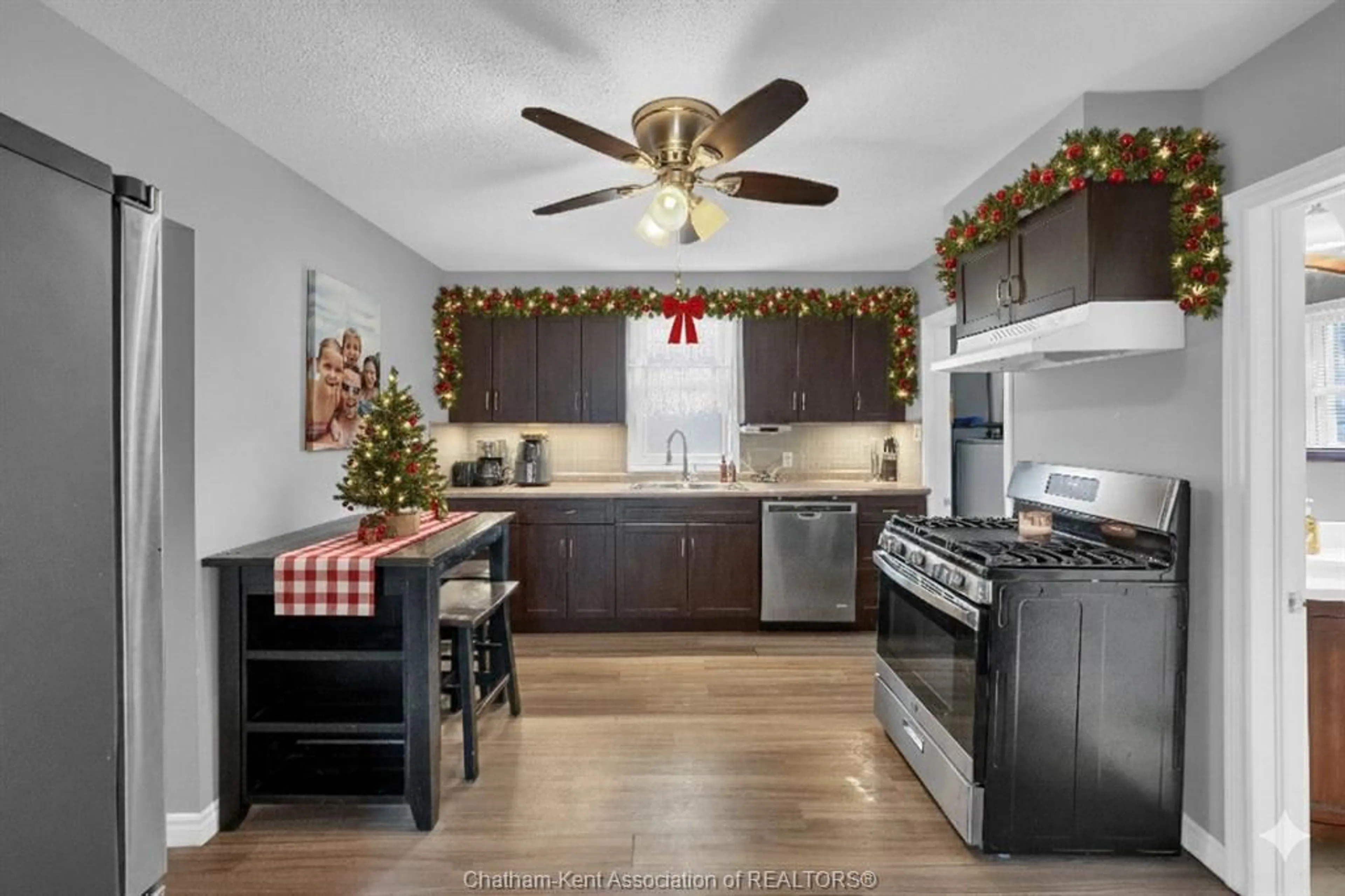 Open concept kitchen, unknown for 475 Broadway St, Port Lambton Ontario N0P 2B0