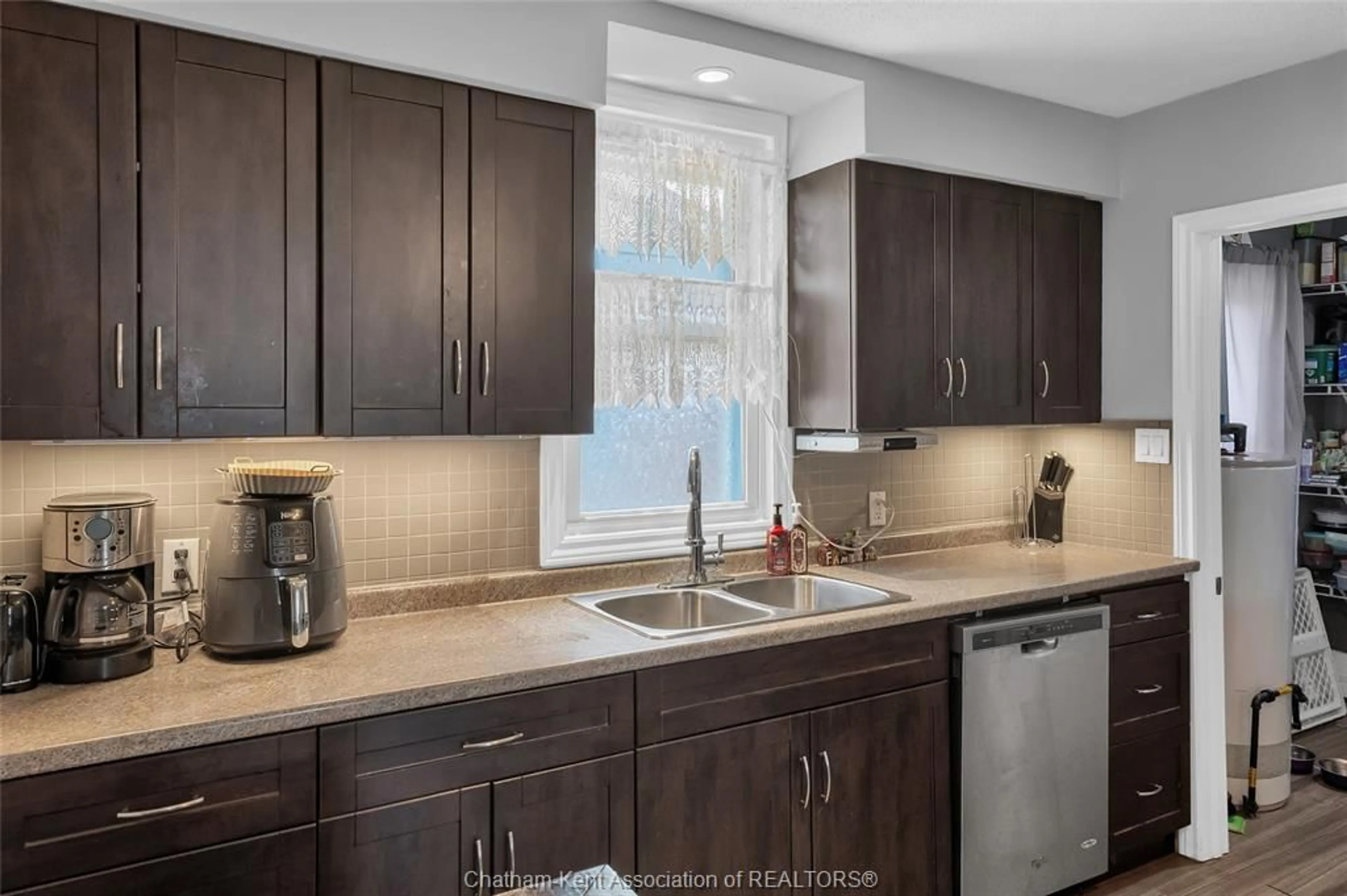 Unknown for 475 Broadway St, Port Lambton Ontario N0P 2B0